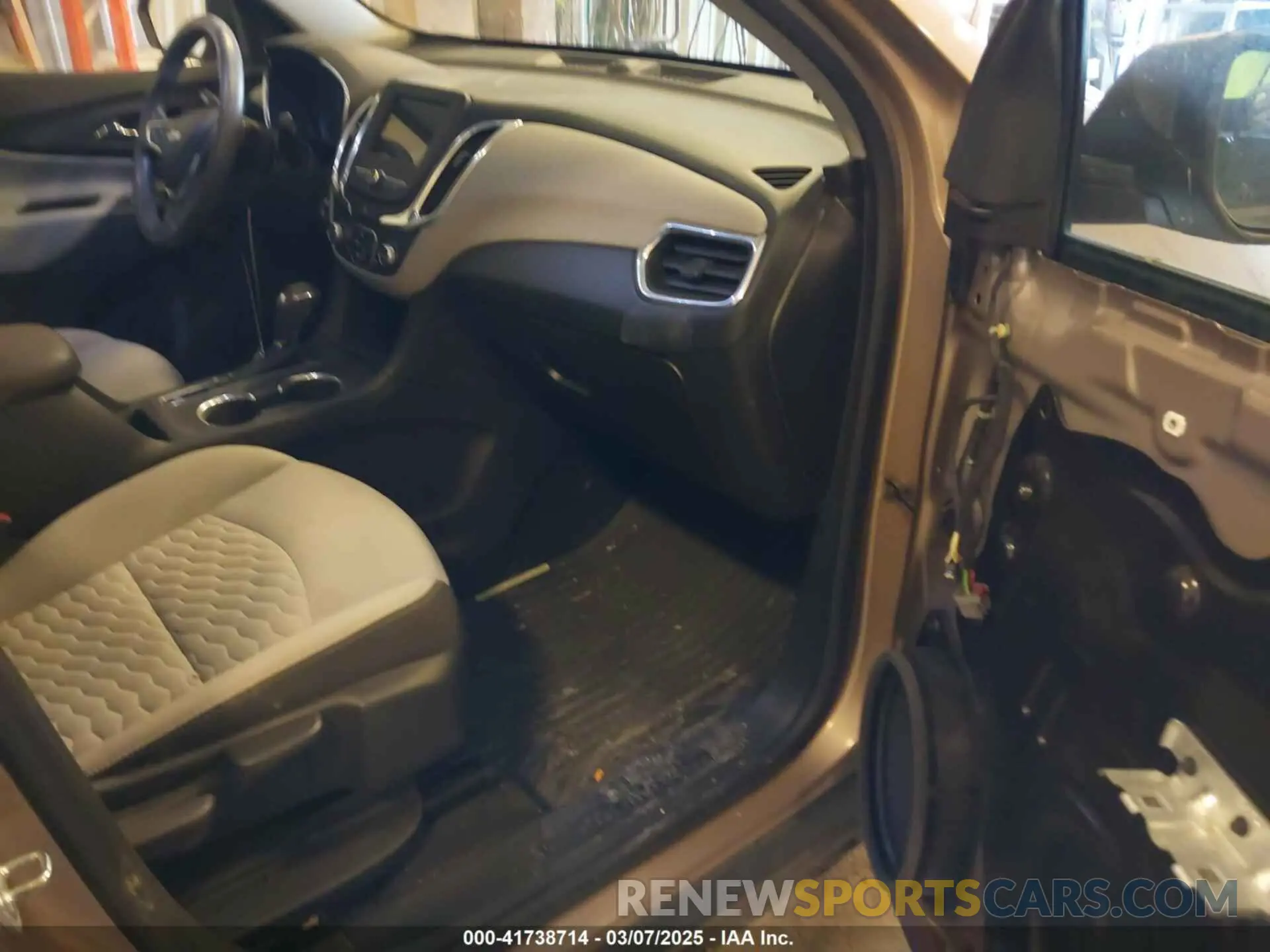 5 Photograph of a damaged car 2GNAXHEV8K6282263 CHEVROLET EQUINOX 2019