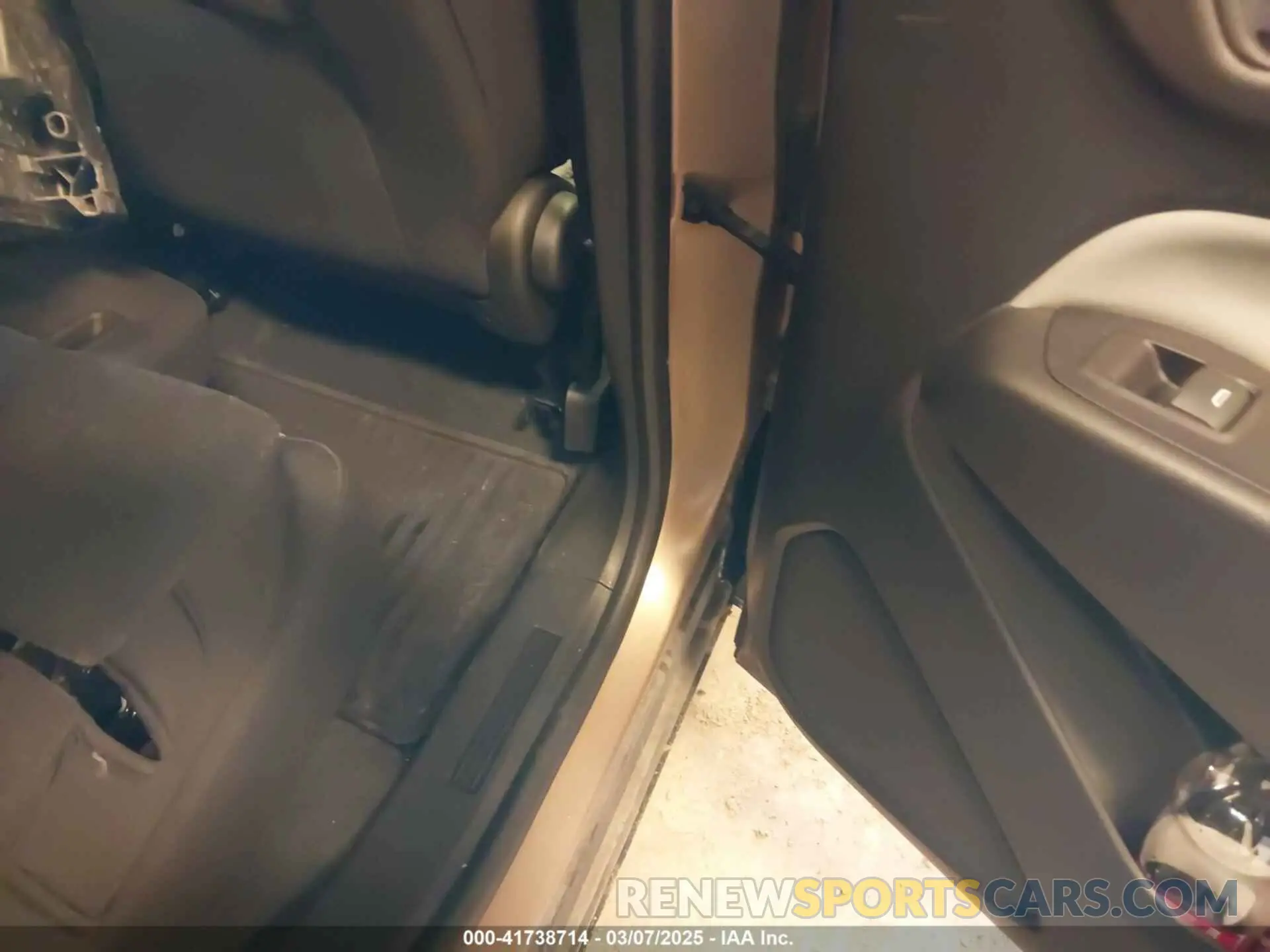 8 Photograph of a damaged car 2GNAXHEV8K6282263 CHEVROLET EQUINOX 2019