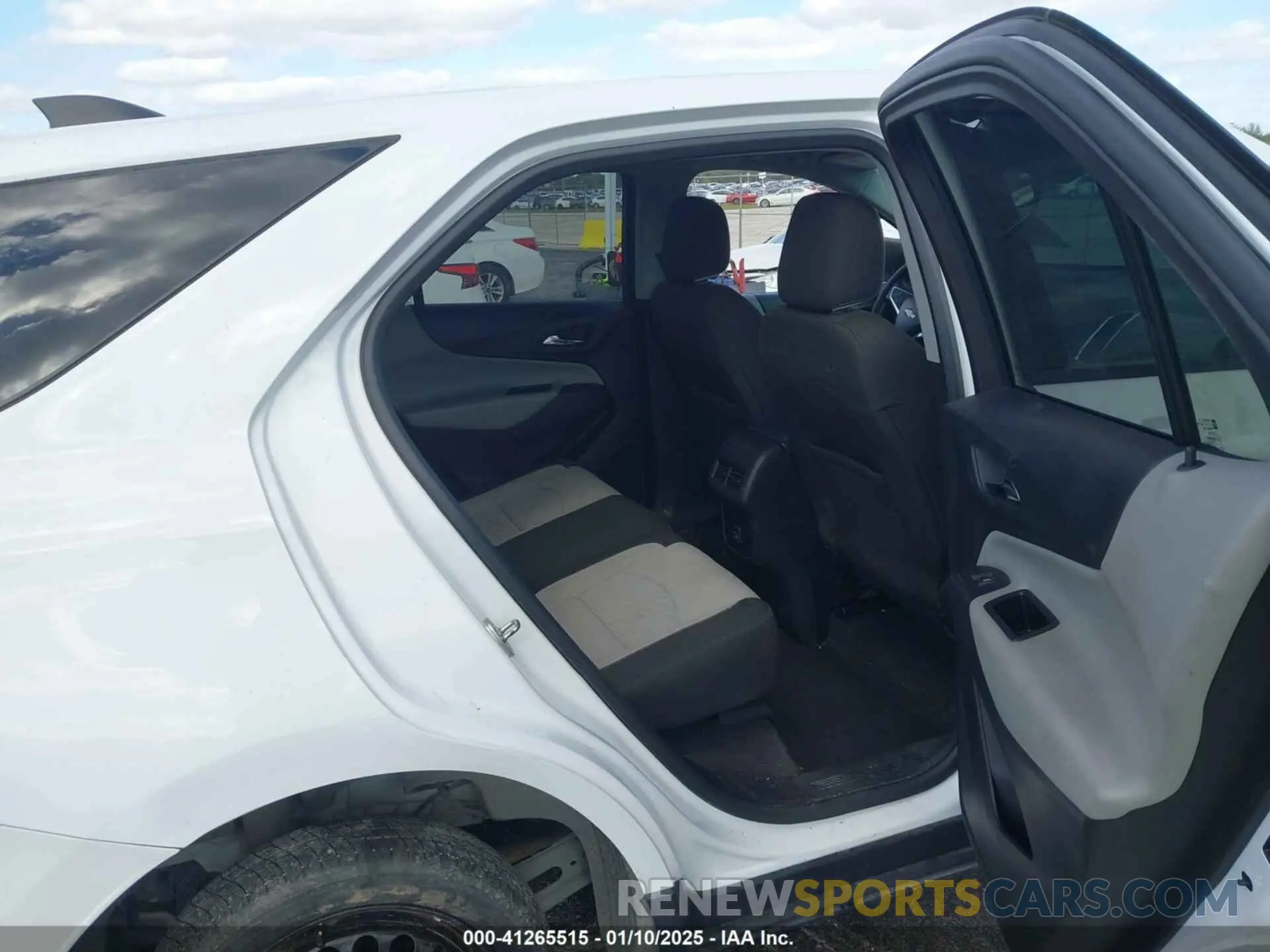 8 Photograph of a damaged car 2GNAXHEV9K6237980 CHEVROLET EQUINOX 2019
