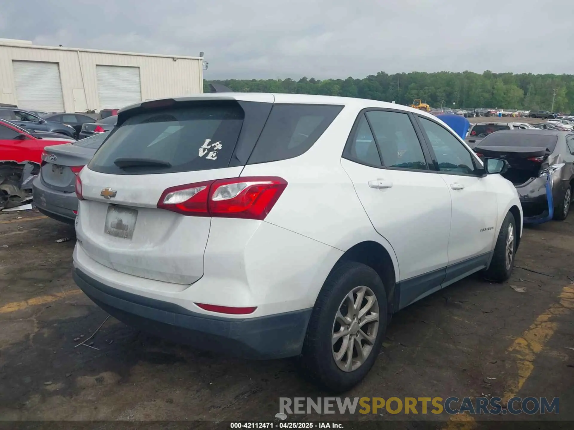 4 Photograph of a damaged car 2GNAXHEVXK6136205 CHEVROLET EQUINOX 2019