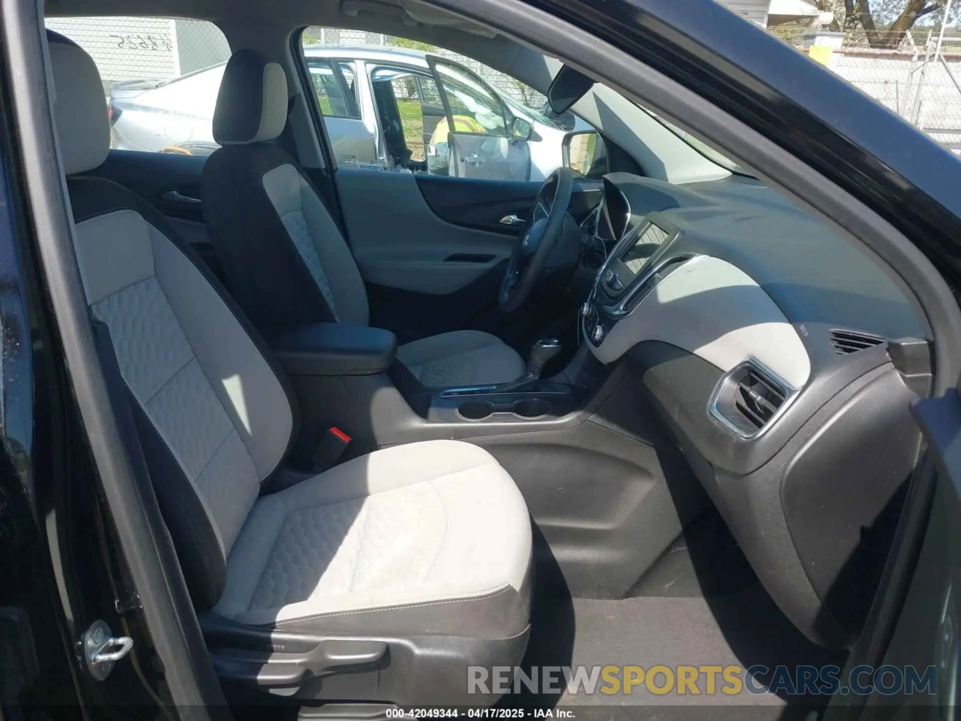 5 Photograph of a damaged car 2GNAXHEVXK6184898 CHEVROLET EQUINOX 2019