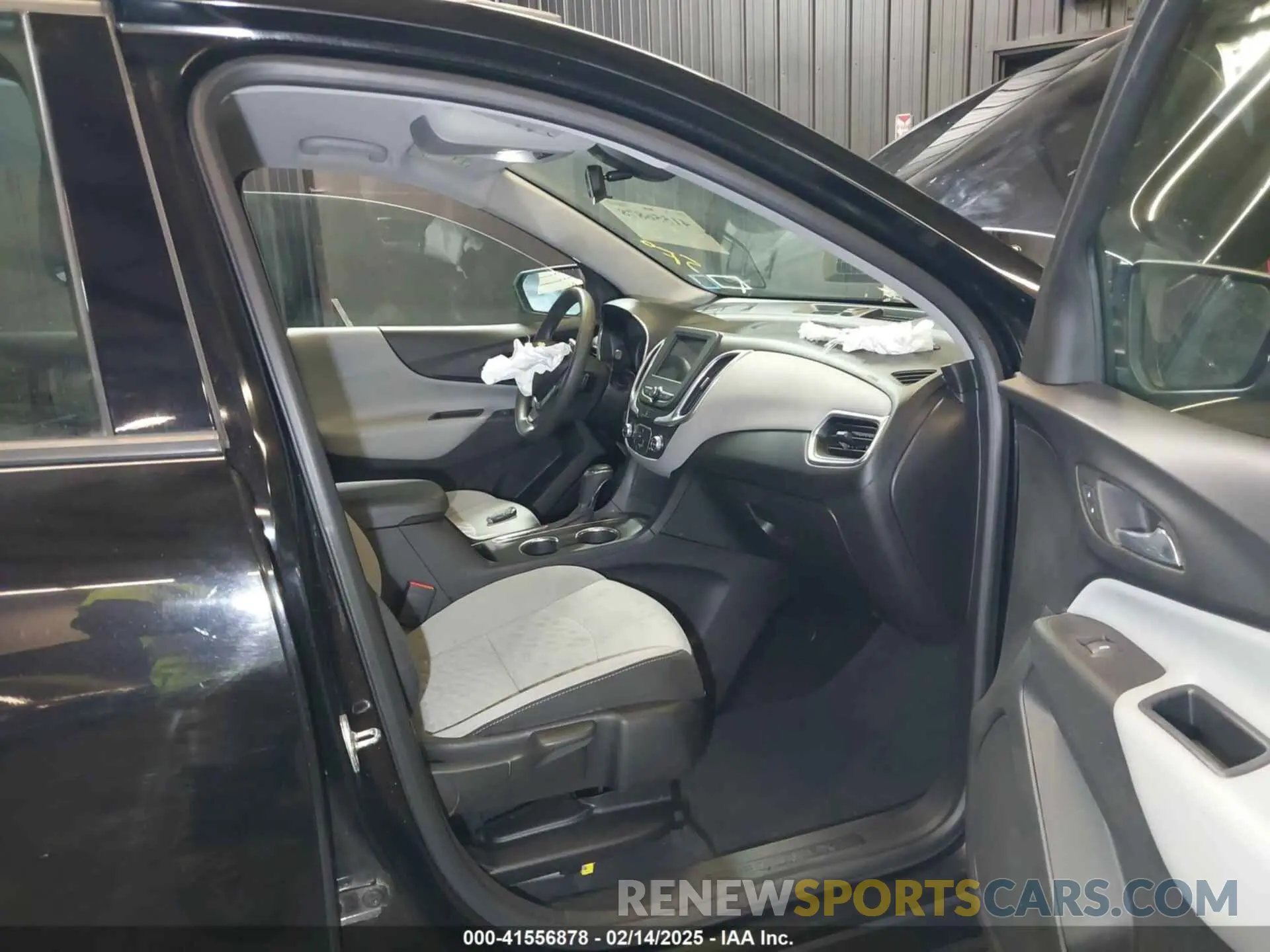 5 Photograph of a damaged car 2GNAXHEVXK6267070 CHEVROLET EQUINOX 2019