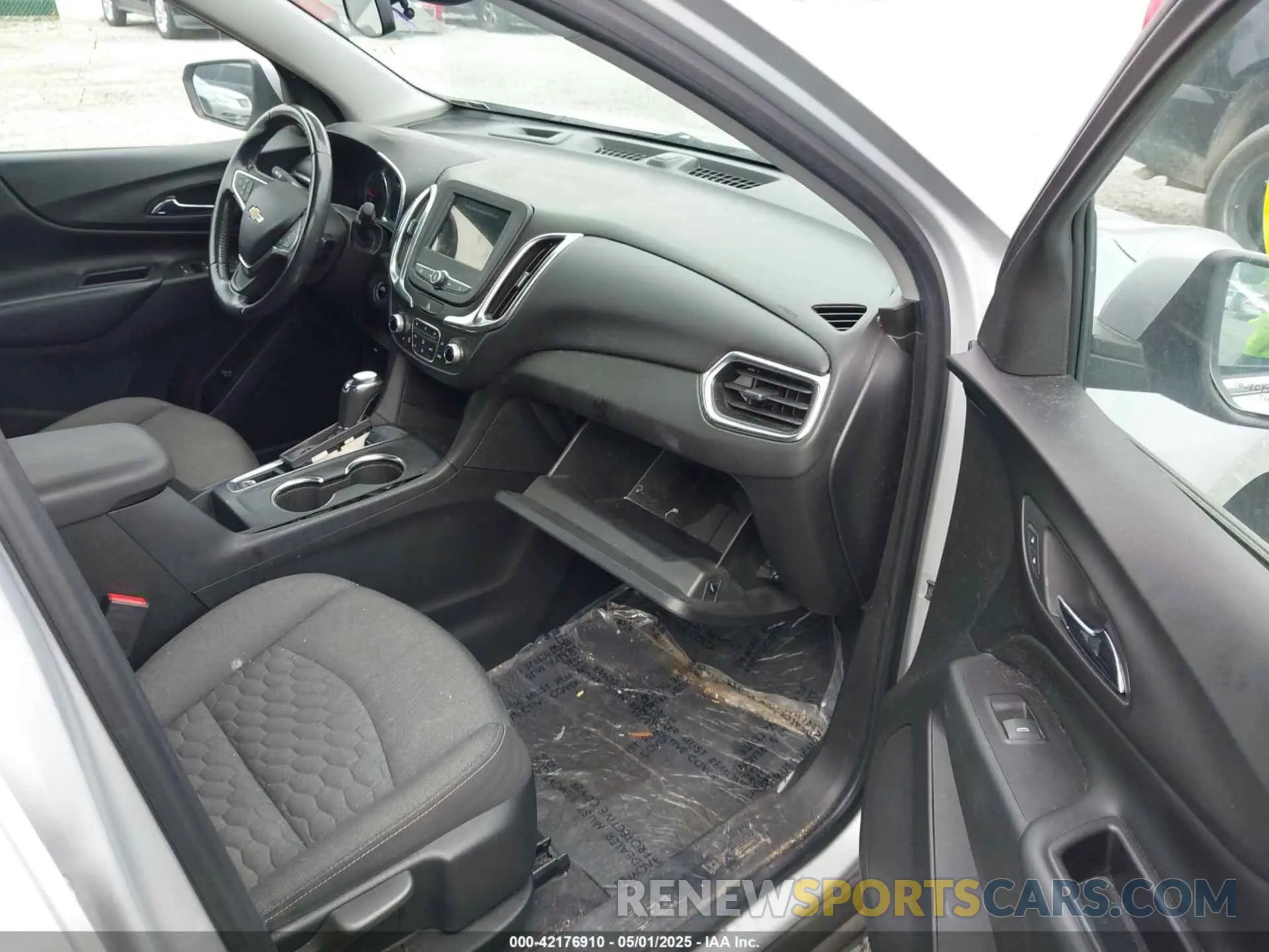 5 Photograph of a damaged car 2GNAXJEV3K6281707 CHEVROLET EQUINOX 2019