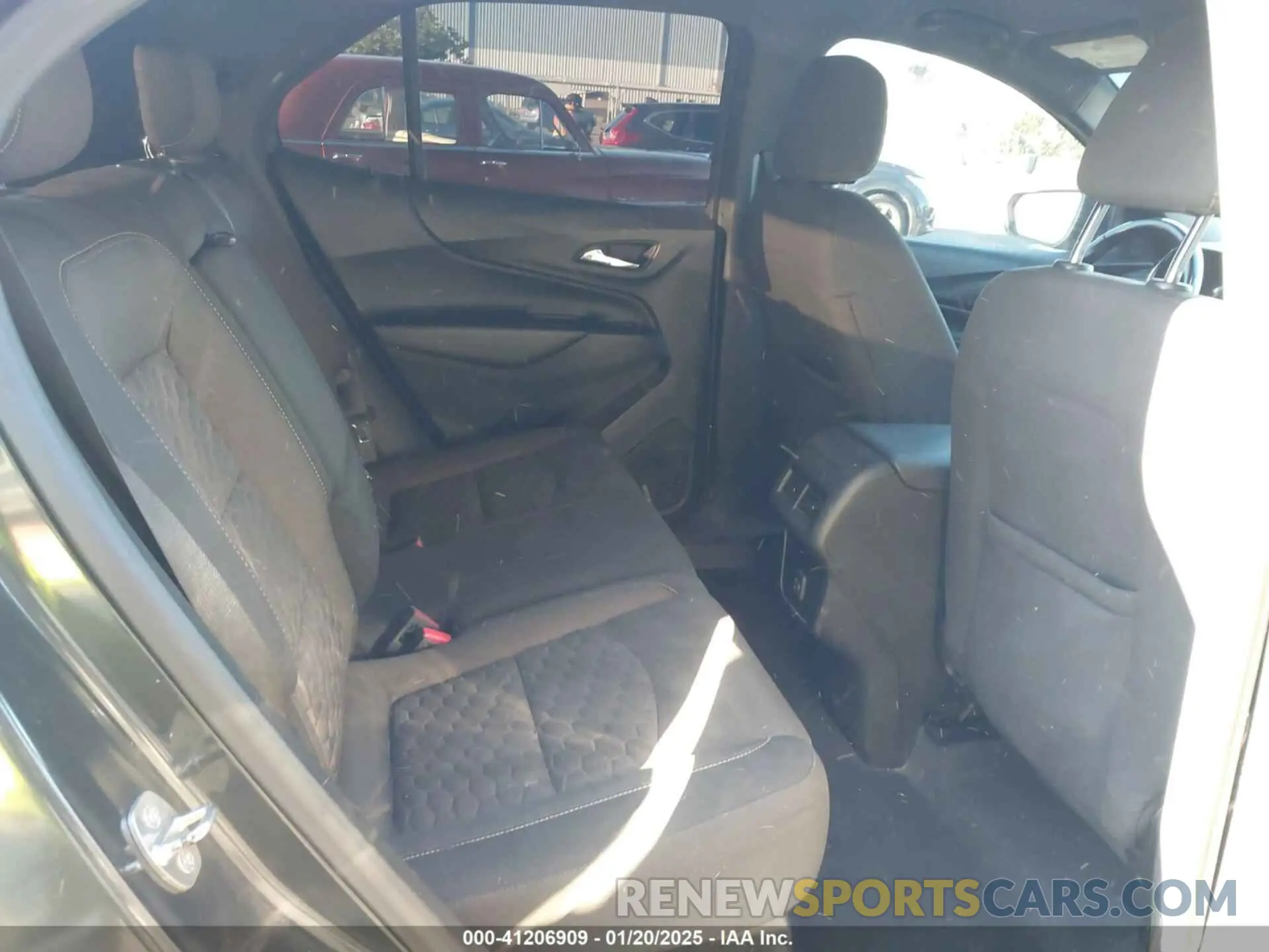 8 Photograph of a damaged car 2GNAXJEV4K6191868 CHEVROLET EQUINOX 2019