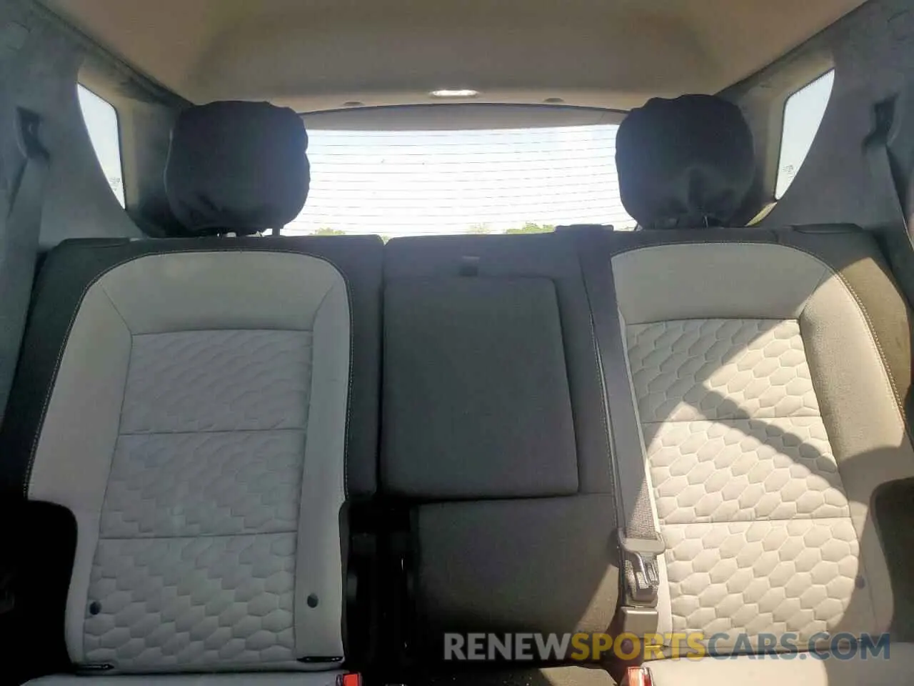 10 Photograph of a damaged car 2GNAXJEV9K6278066 CHEVROLET EQUINOX 2019