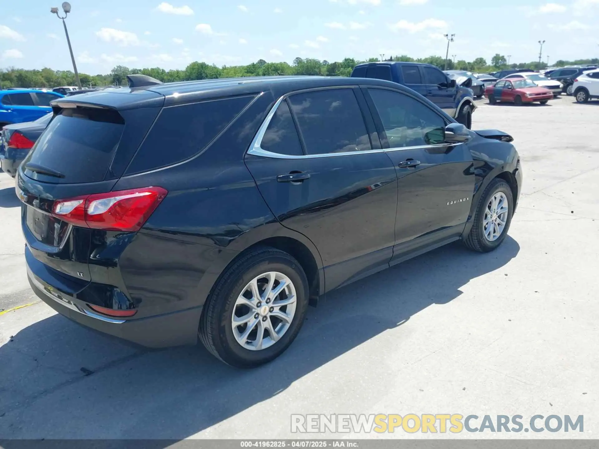 4 Photograph of a damaged car 2GNAXJEVXK6231032 CHEVROLET EQUINOX 2019