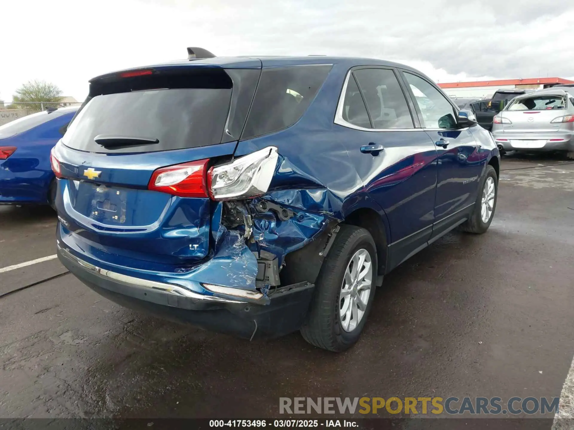 4 Photograph of a damaged car 2GNAXKEV0K6133441 CHEVROLET EQUINOX 2019