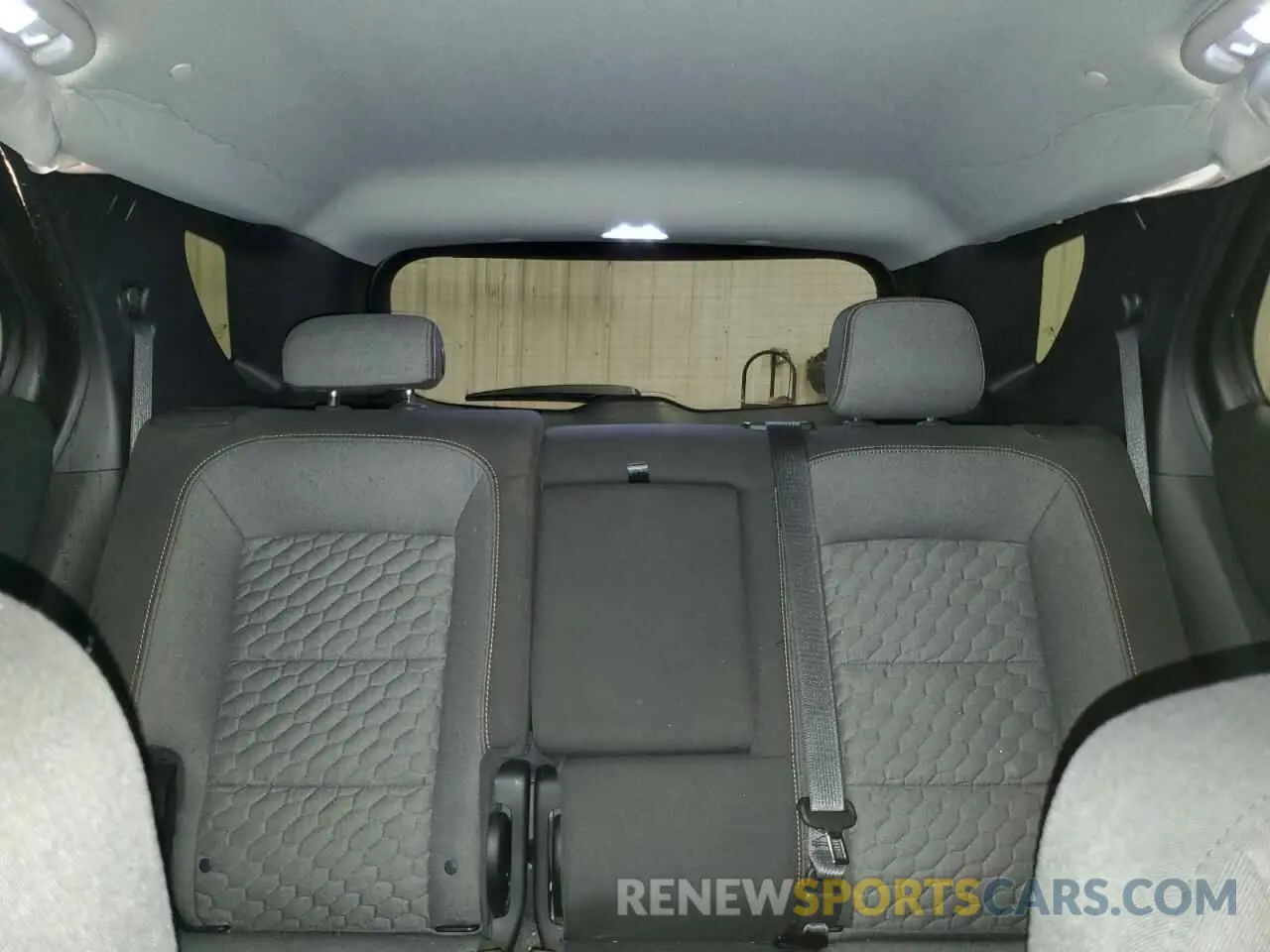 10 Photograph of a damaged car 2GNAXKEV0K6152183 CHEVROLET EQUINOX 2019
