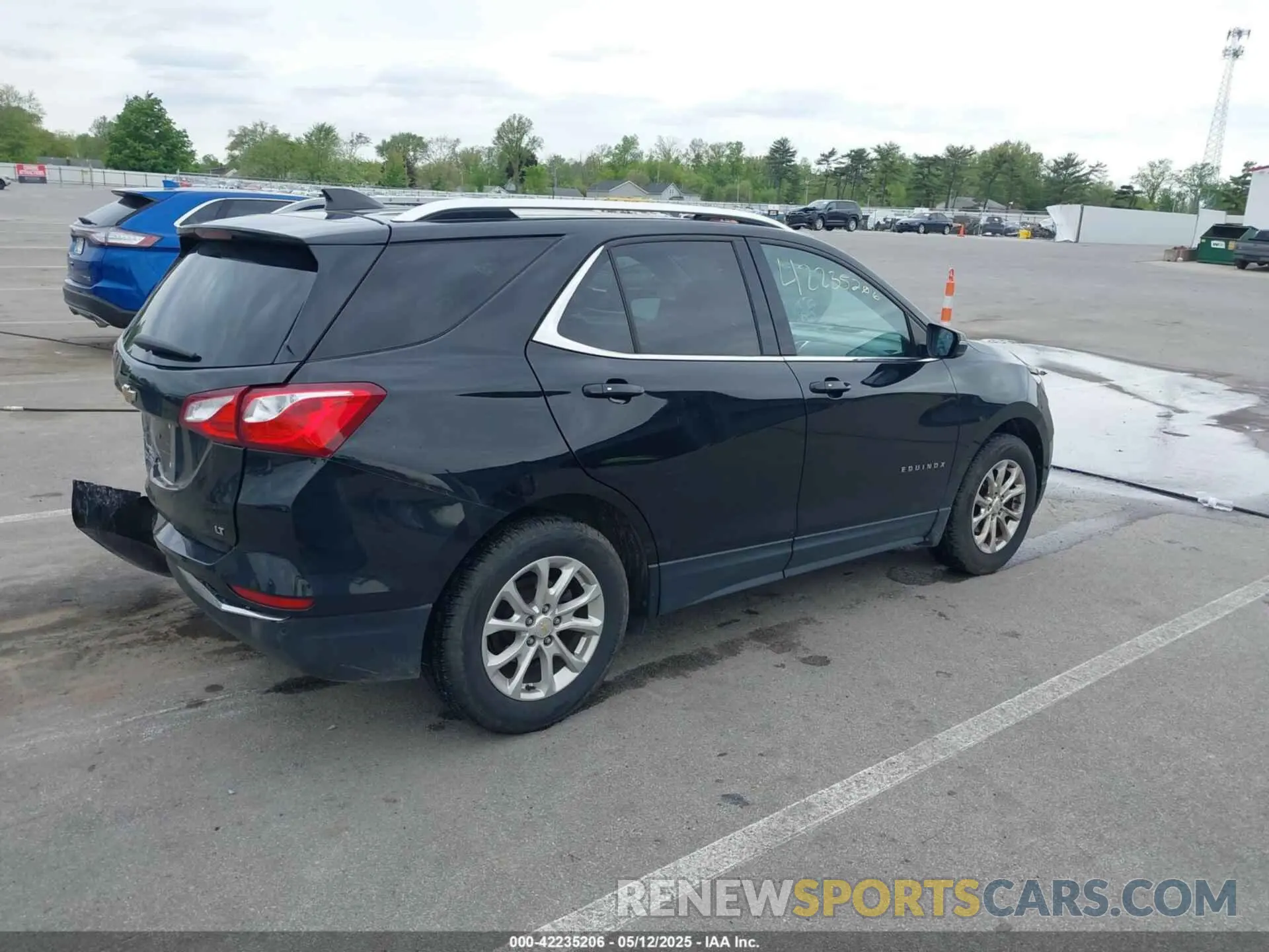 4 Photograph of a damaged car 2GNAXKEV0K6275434 CHEVROLET EQUINOX 2019