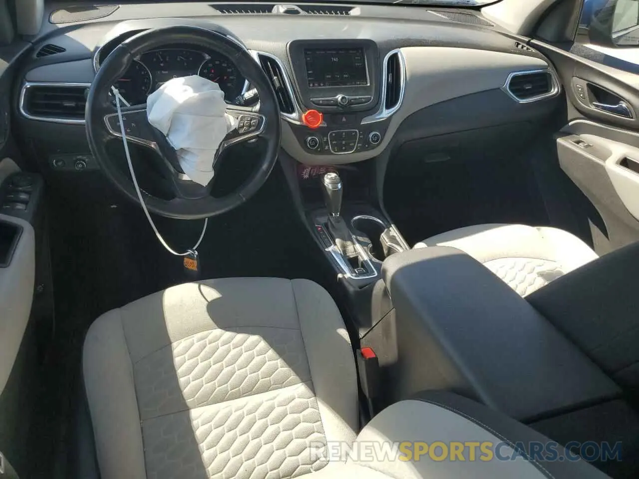 8 Photograph of a damaged car 2GNAXKEV1K6140320 CHEVROLET EQUINOX 2019