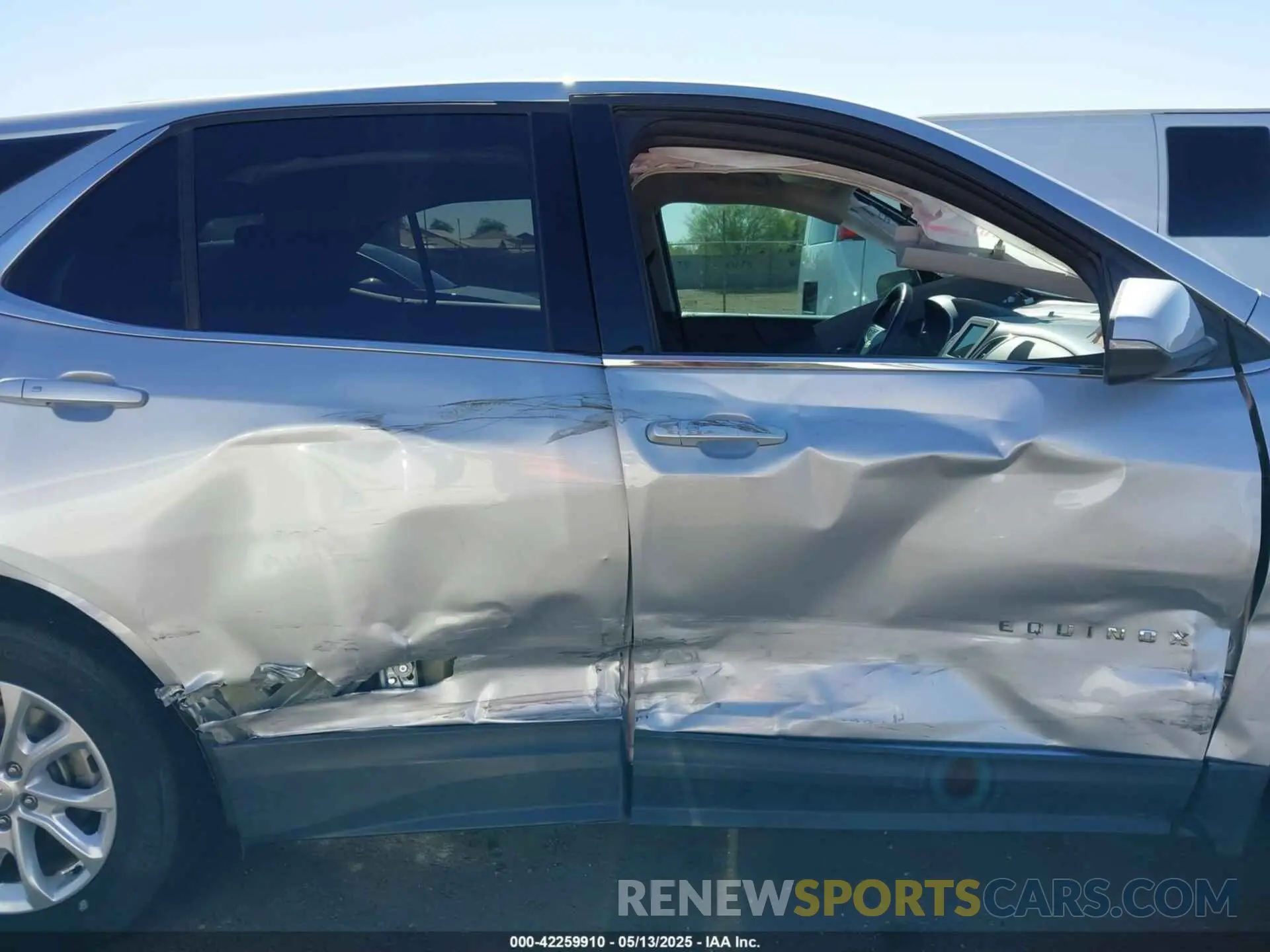 13 Photograph of a damaged car 2GNAXKEV1K6186200 CHEVROLET EQUINOX 2019