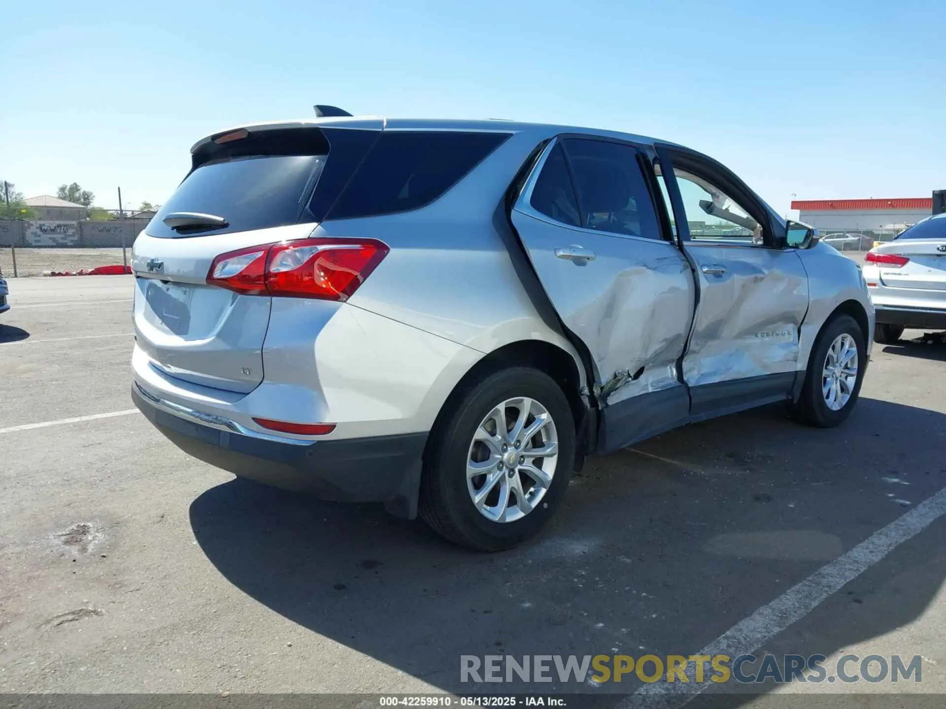 4 Photograph of a damaged car 2GNAXKEV1K6186200 CHEVROLET EQUINOX 2019