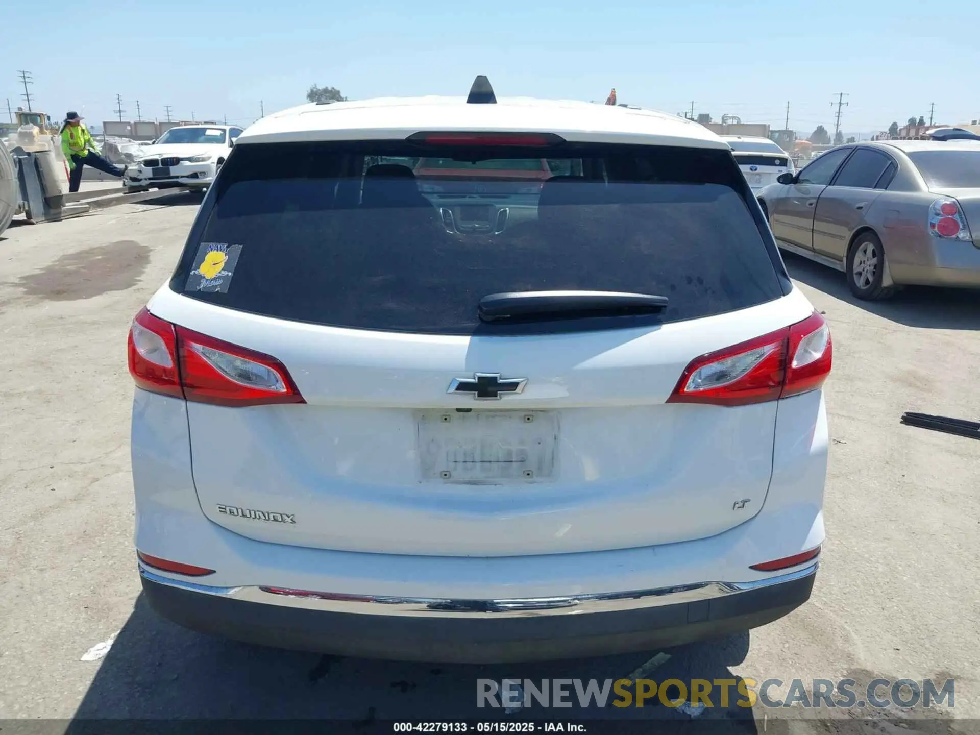 17 Photograph of a damaged car 2GNAXKEV2K6125177 CHEVROLET EQUINOX 2019