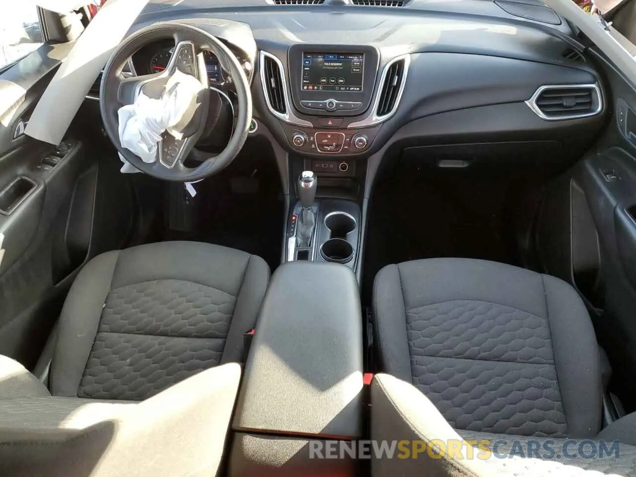 8 Photograph of a damaged car 2GNAXKEV2K6132078 CHEVROLET EQUINOX 2019