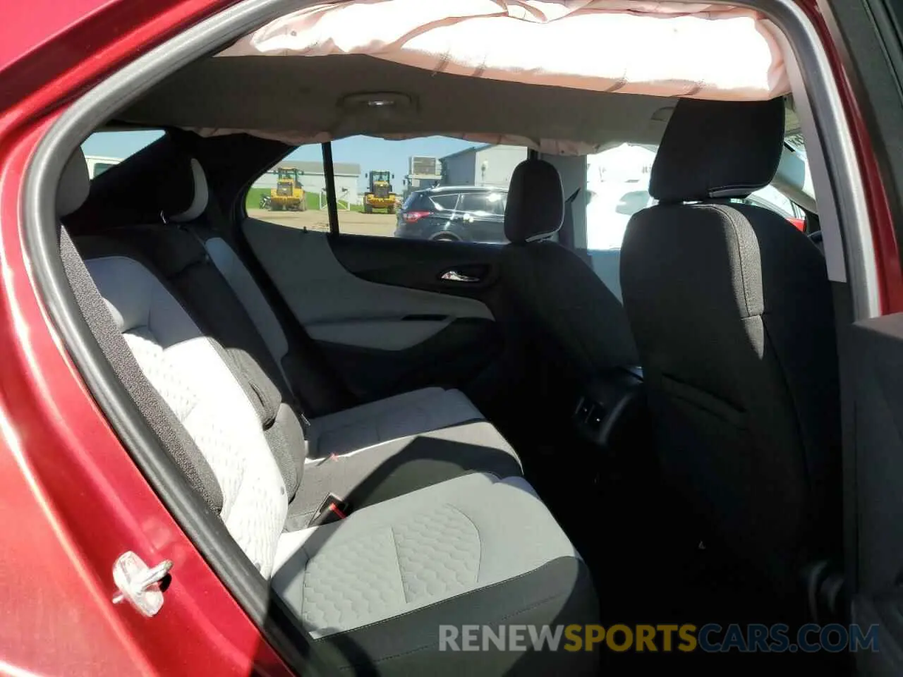 11 Photograph of a damaged car 2GNAXKEV2K6245187 CHEVROLET EQUINOX 2019
