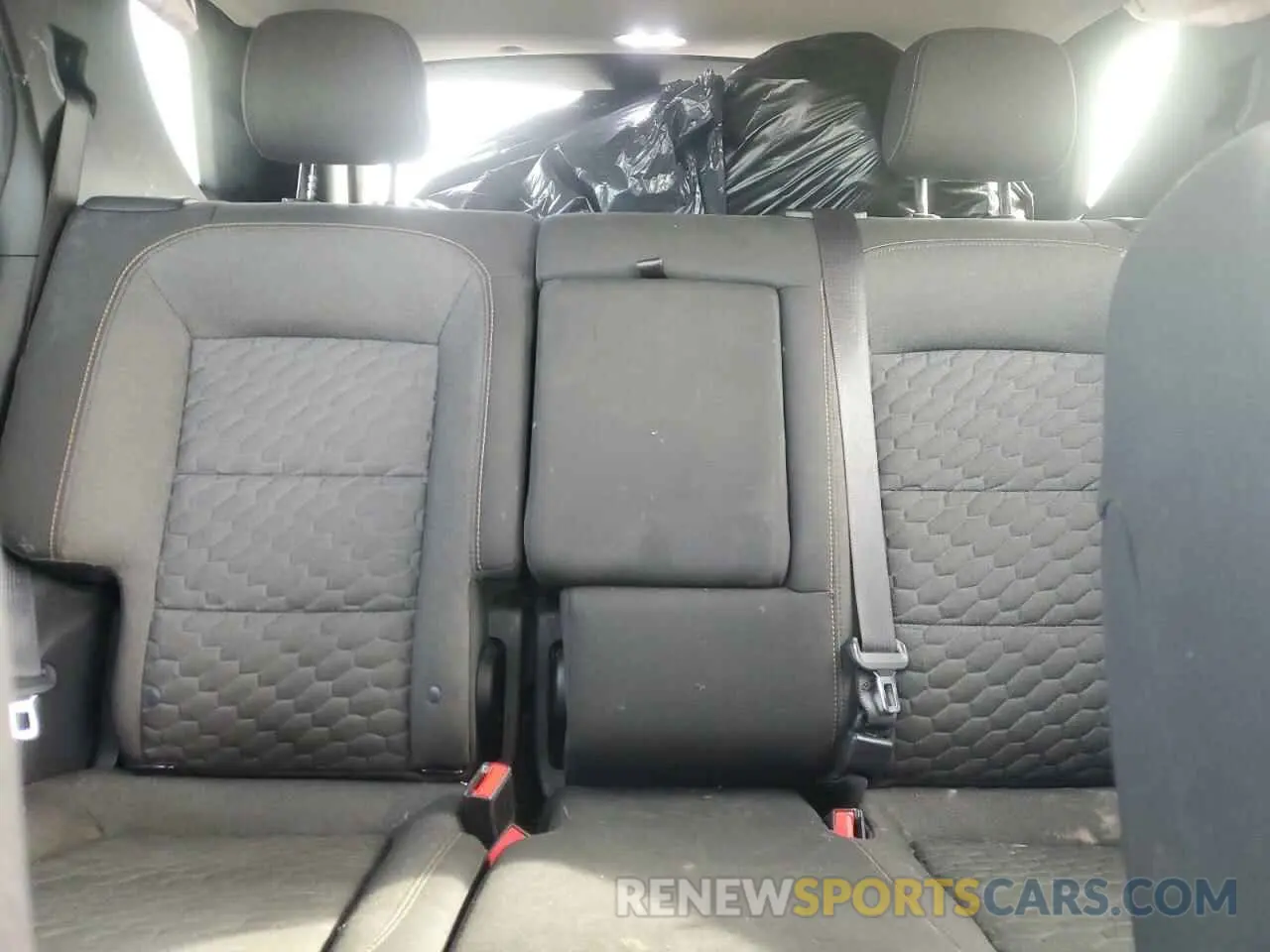 10 Photograph of a damaged car 2GNAXKEV2K6274916 CHEVROLET EQUINOX 2019