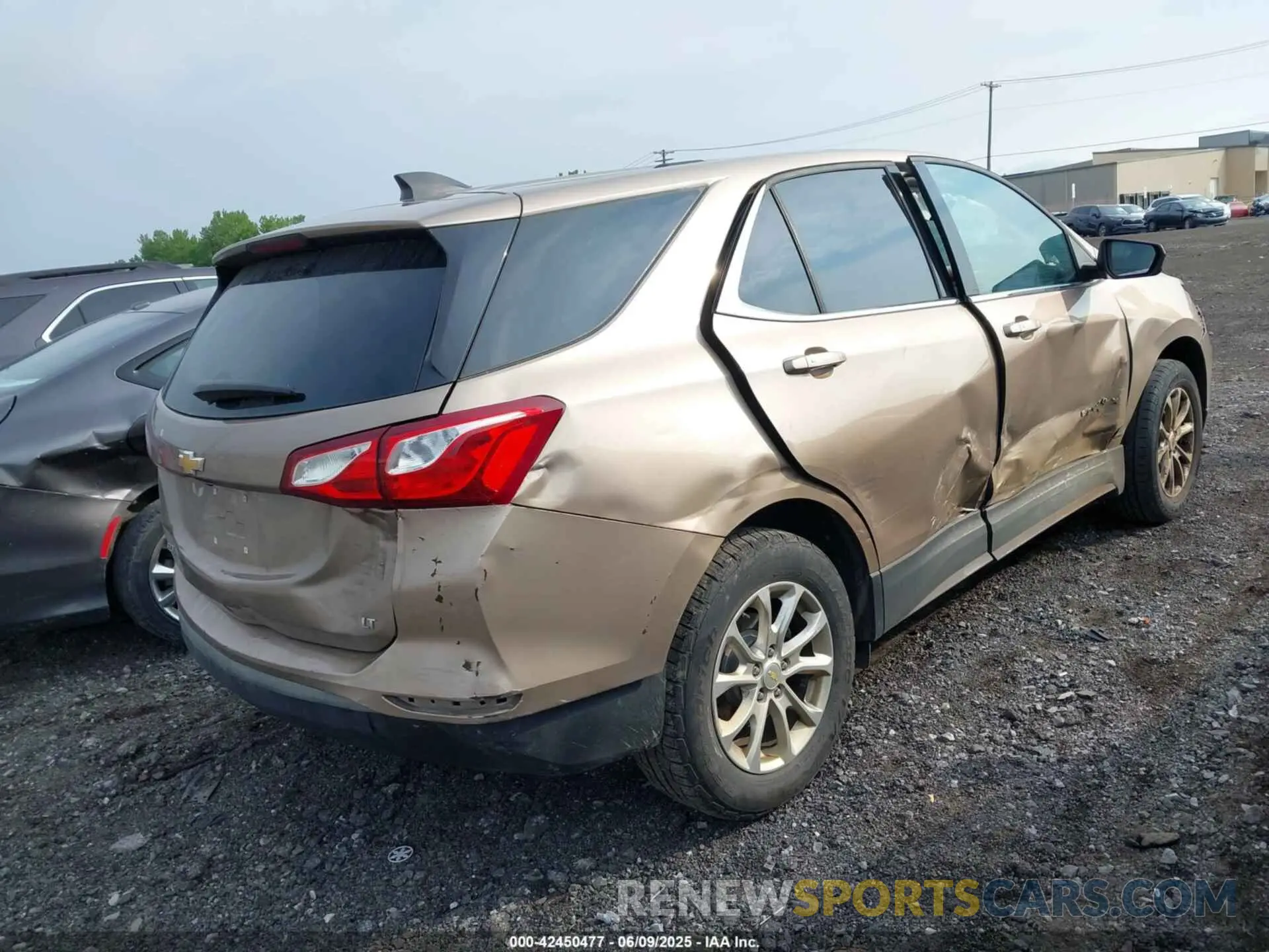 4 Photograph of a damaged car 2GNAXKEV3K6198011 CHEVROLET EQUINOX 2019