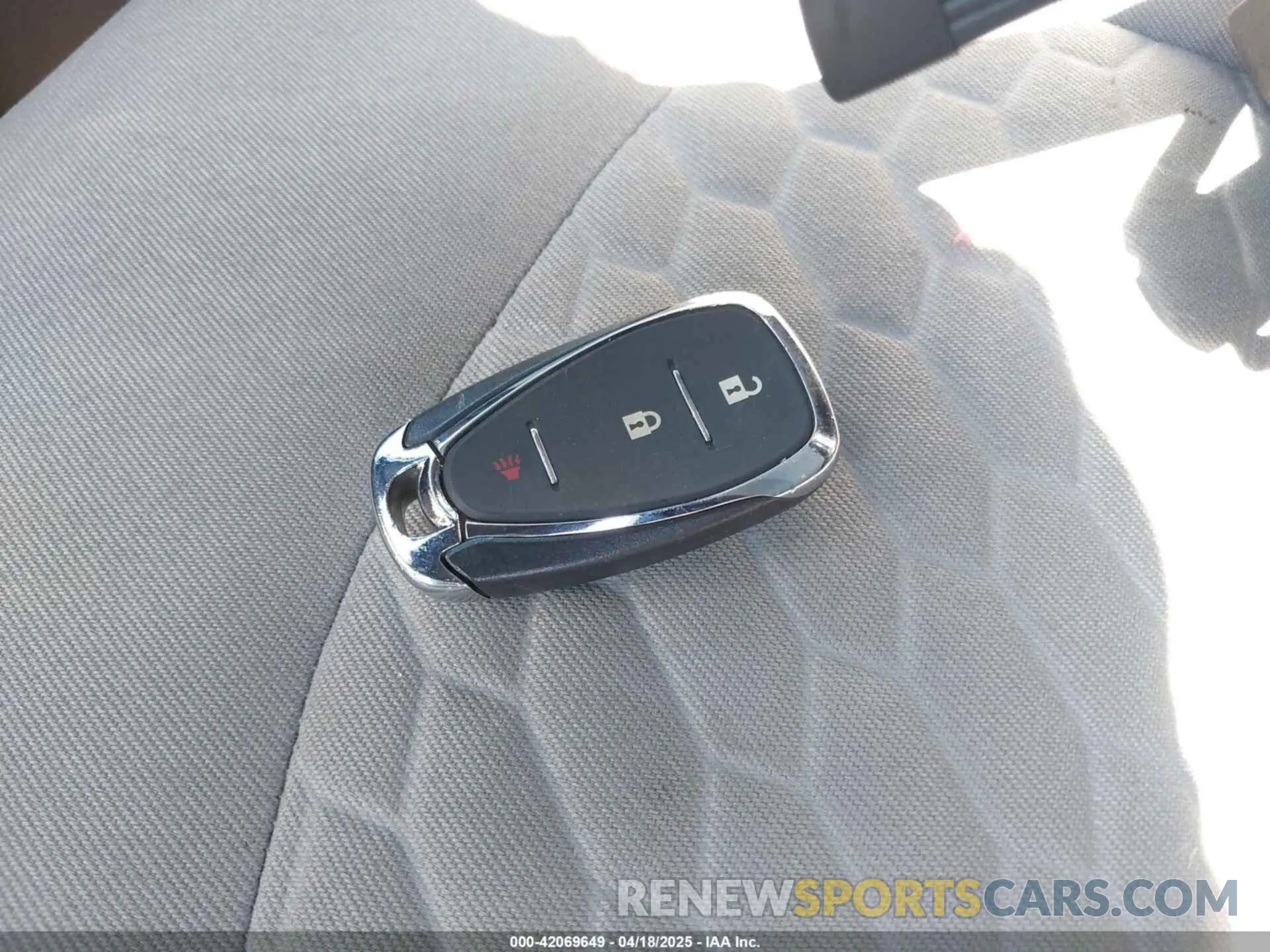 11 Photograph of a damaged car 2GNAXKEV3K6305445 CHEVROLET EQUINOX 2019