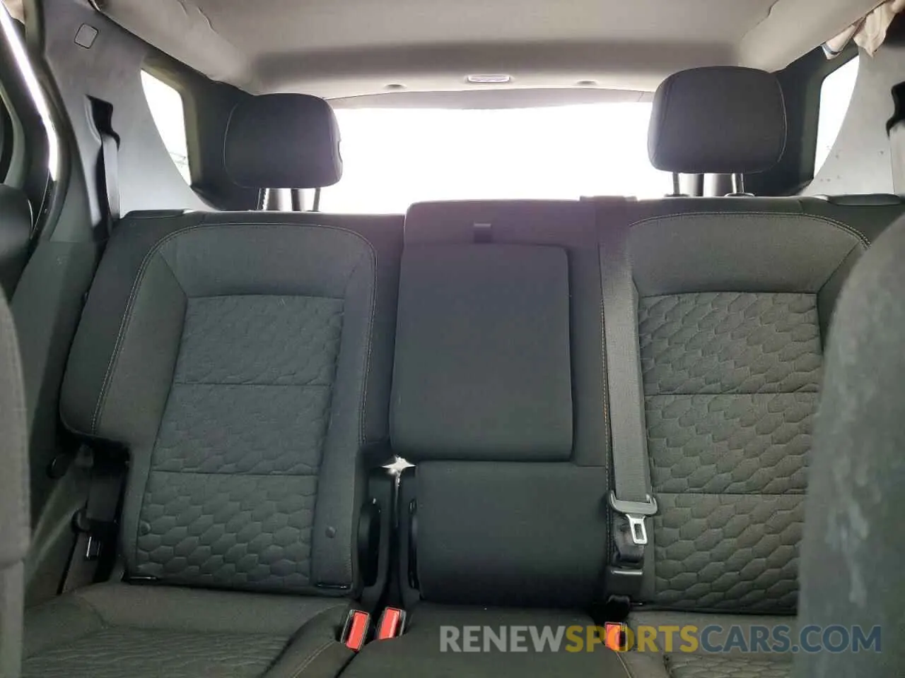 10 Photograph of a damaged car 2GNAXKEV4K6109319 CHEVROLET EQUINOX 2019