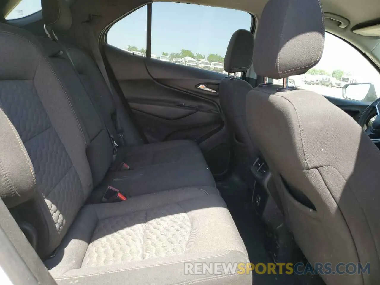 10 Photograph of a damaged car 2GNAXKEV4K6129604 CHEVROLET EQUINOX 2019