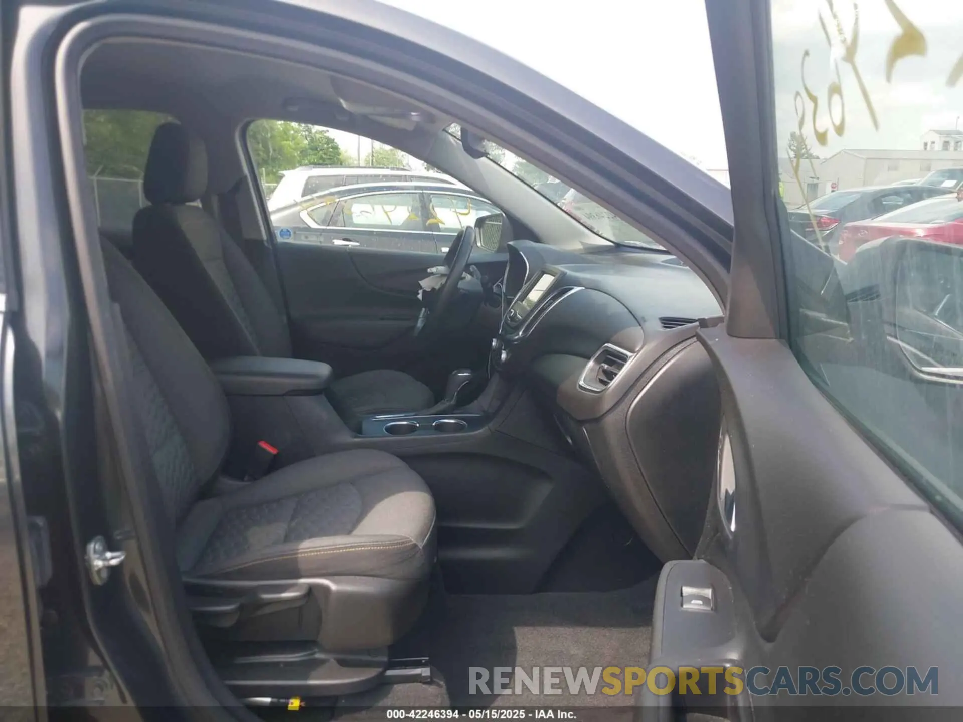 5 Photograph of a damaged car 2GNAXKEV4K6151361 CHEVROLET EQUINOX 2019