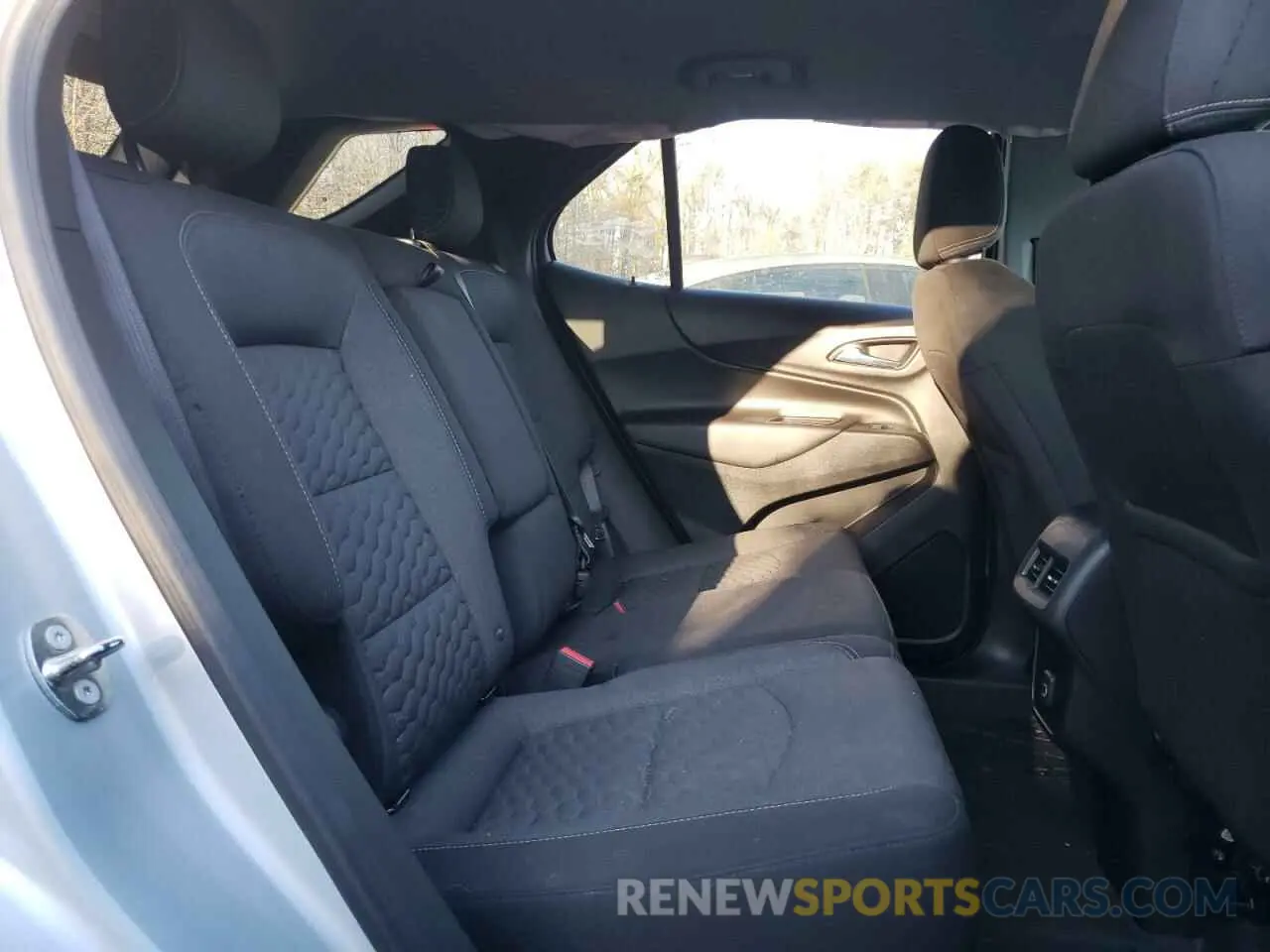 11 Photograph of a damaged car 2GNAXKEV5K6113332 CHEVROLET EQUINOX 2019