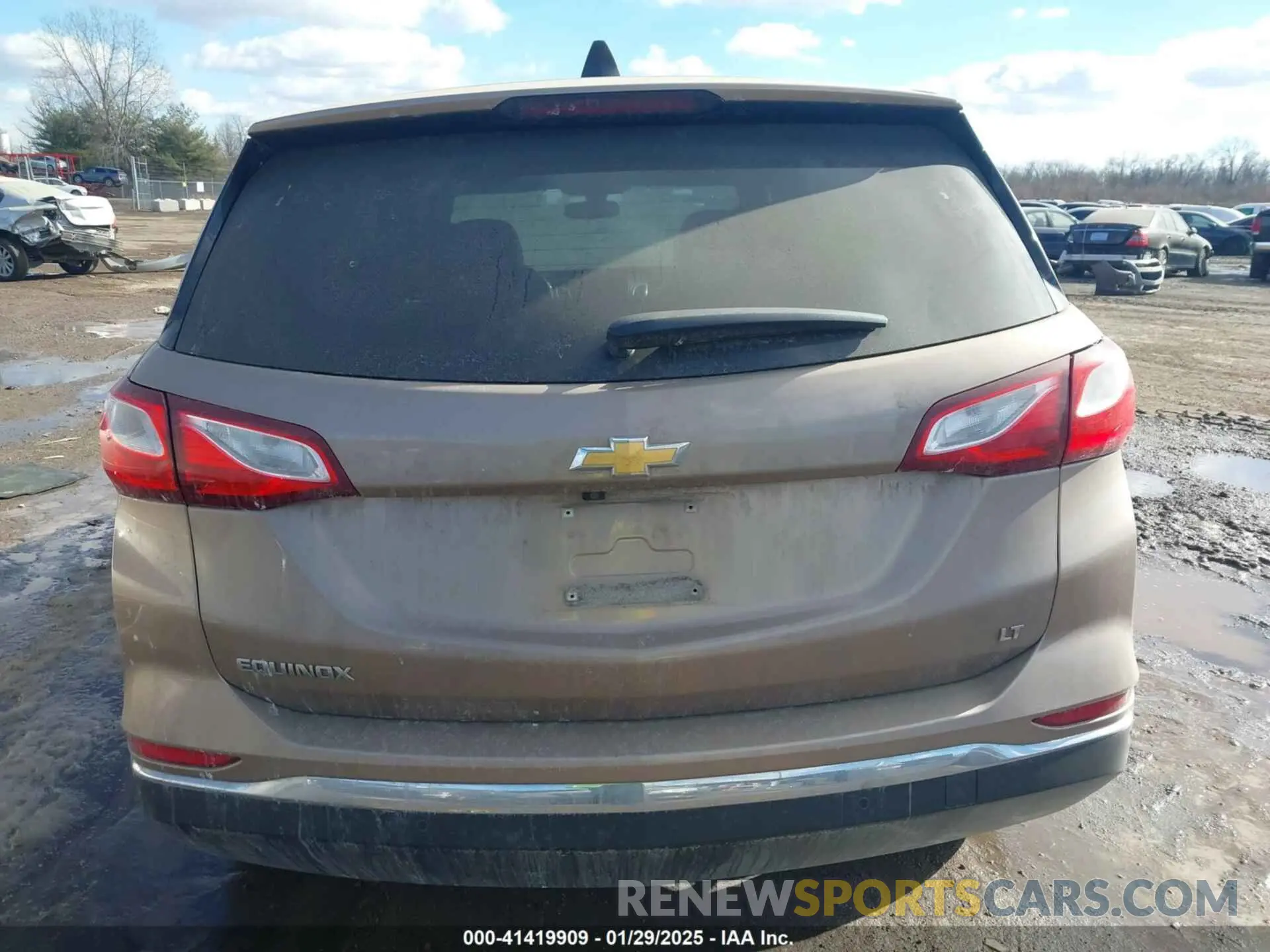 17 Photograph of a damaged car 2GNAXKEV5K6151675 CHEVROLET EQUINOX 2019