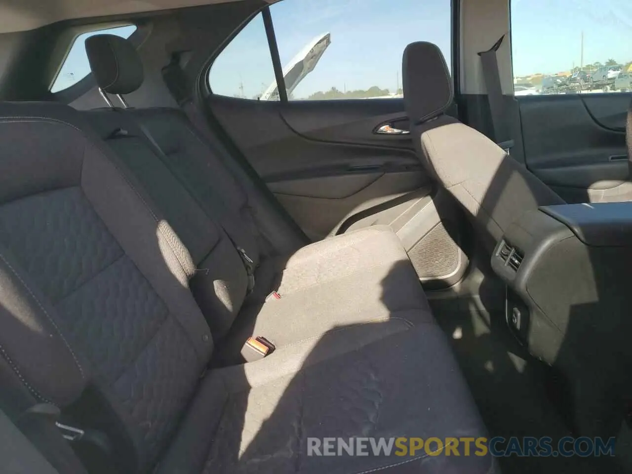 11 Photograph of a damaged car 2GNAXKEV5K6194896 CHEVROLET EQUINOX 2019