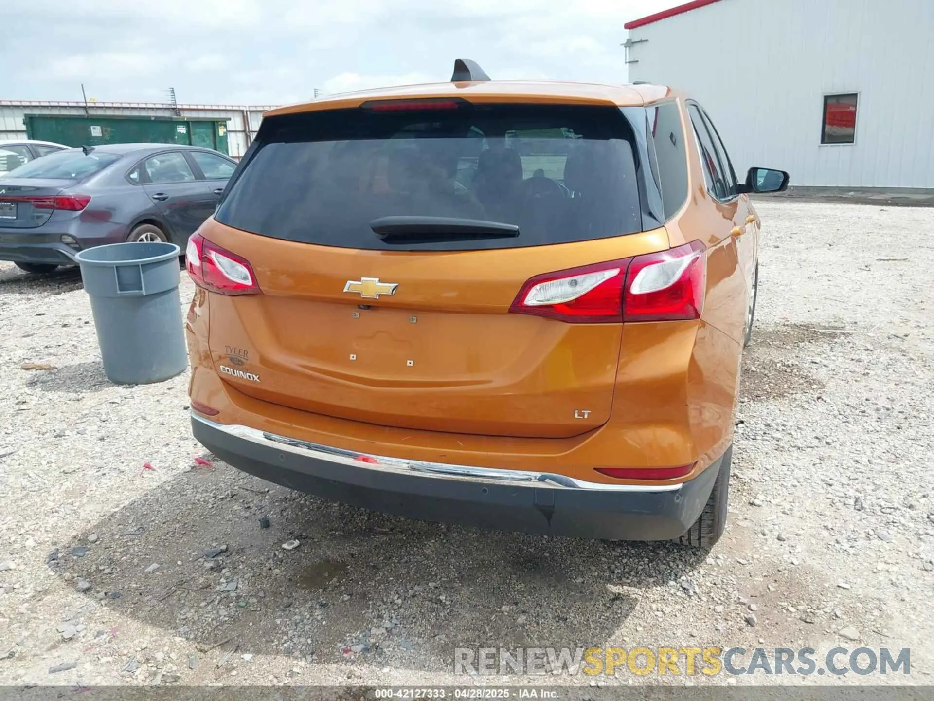 4 Photograph of a damaged car 2GNAXKEV5K6197152 CHEVROLET EQUINOX 2019