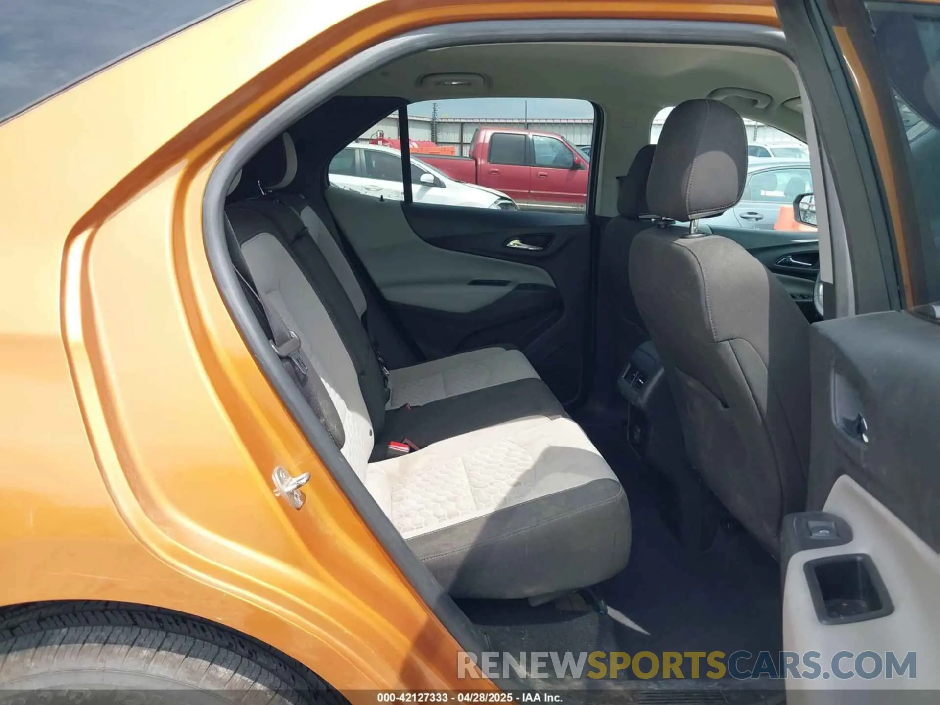 8 Photograph of a damaged car 2GNAXKEV5K6197152 CHEVROLET EQUINOX 2019