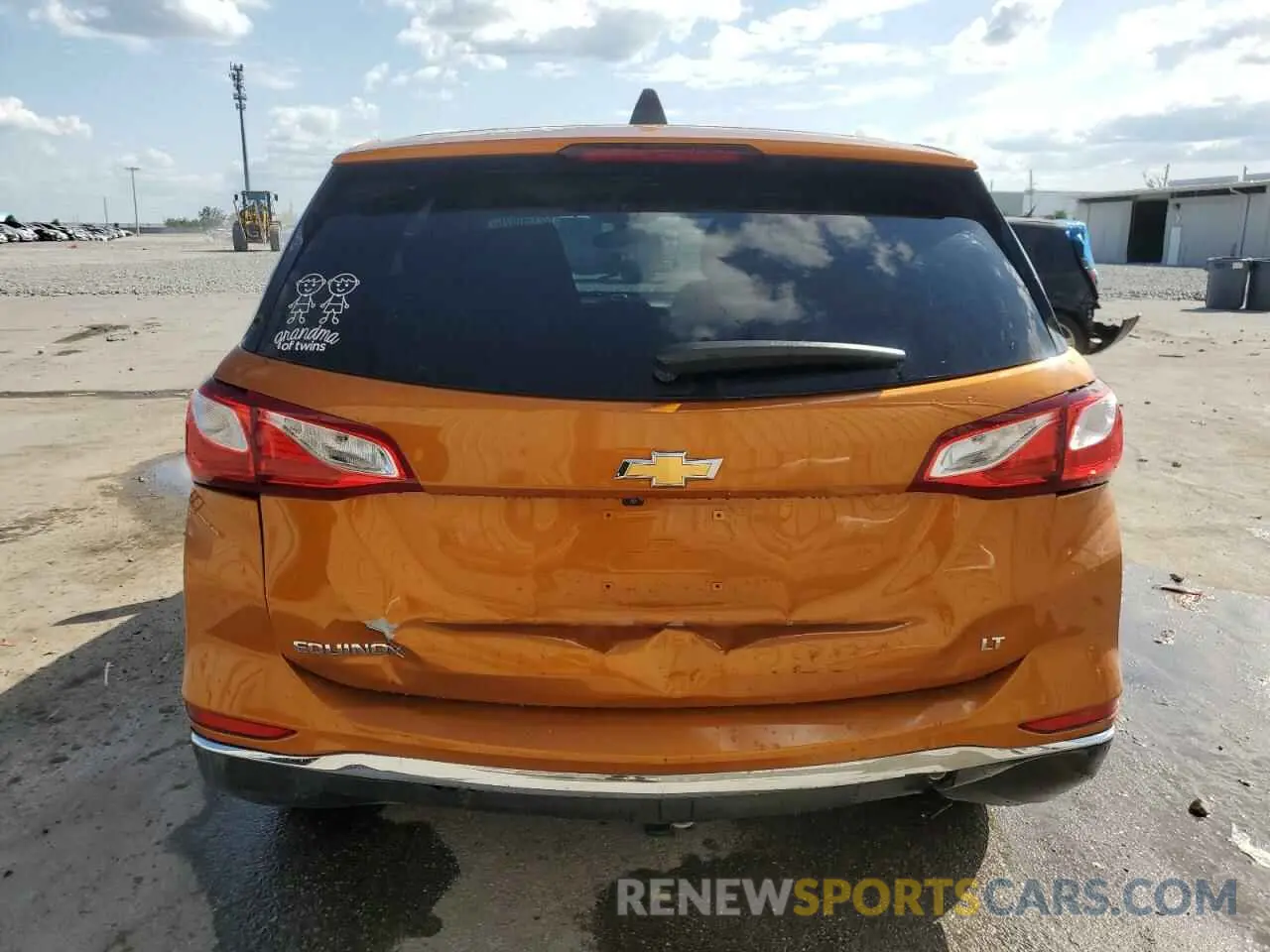 6 Фотография поврежденного автомобиля 2GNAXKEV5K6221594 CHEVROLET EQUINOX 2019