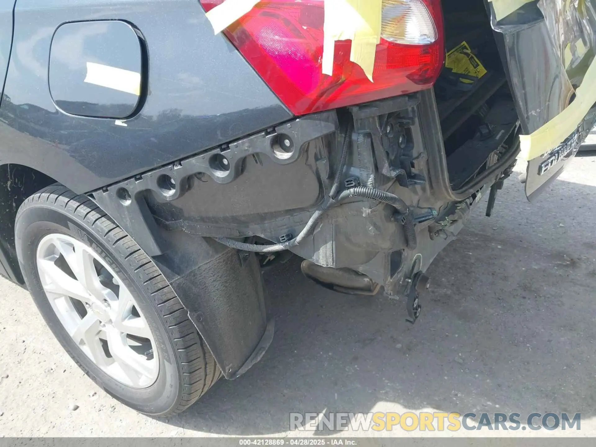 19 Photograph of a damaged car 2GNAXKEV5K6248763 CHEVROLET EQUINOX 2019