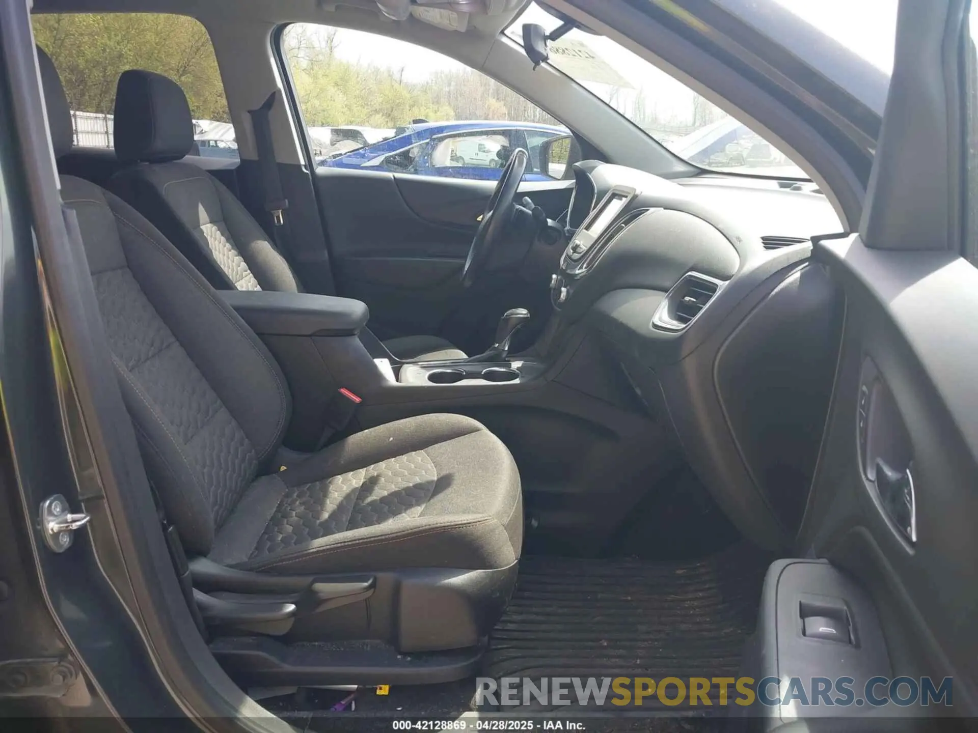 5 Photograph of a damaged car 2GNAXKEV5K6248763 CHEVROLET EQUINOX 2019