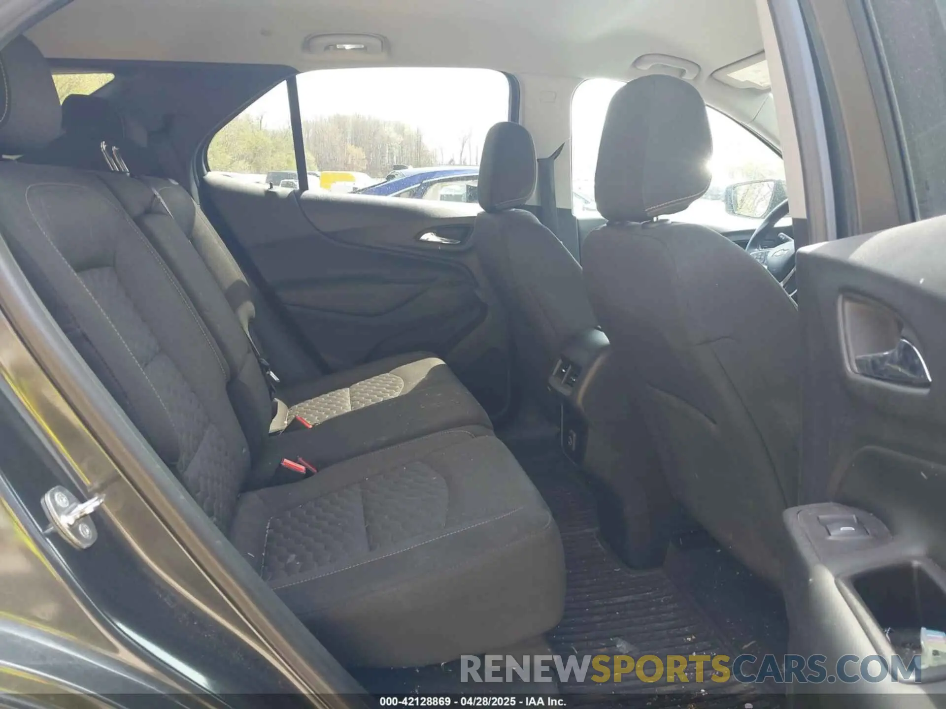 8 Photograph of a damaged car 2GNAXKEV5K6248763 CHEVROLET EQUINOX 2019
