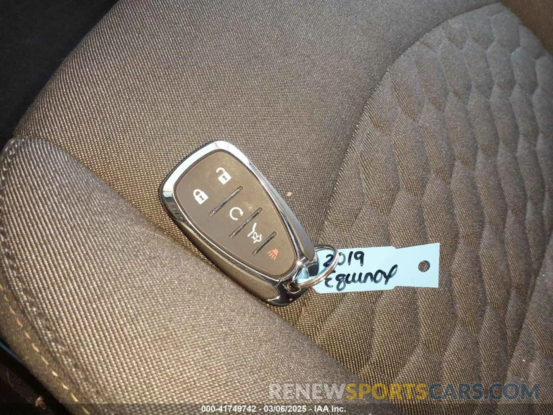 11 Photograph of a damaged car 2GNAXKEV6K6115588 CHEVROLET EQUINOX 2019