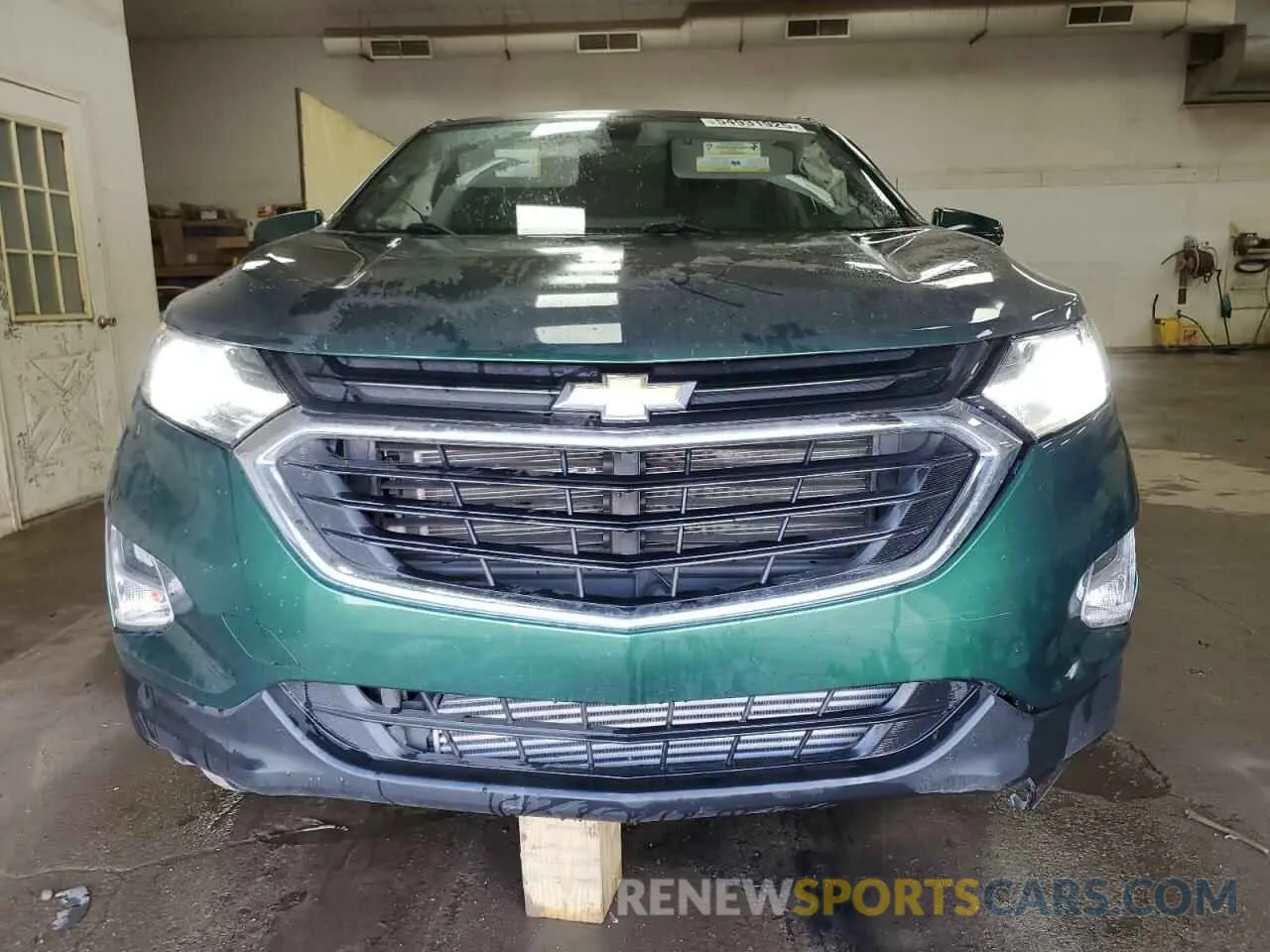 5 Photograph of a damaged car 2GNAXKEV6K6122282 CHEVROLET EQUINOX 2019