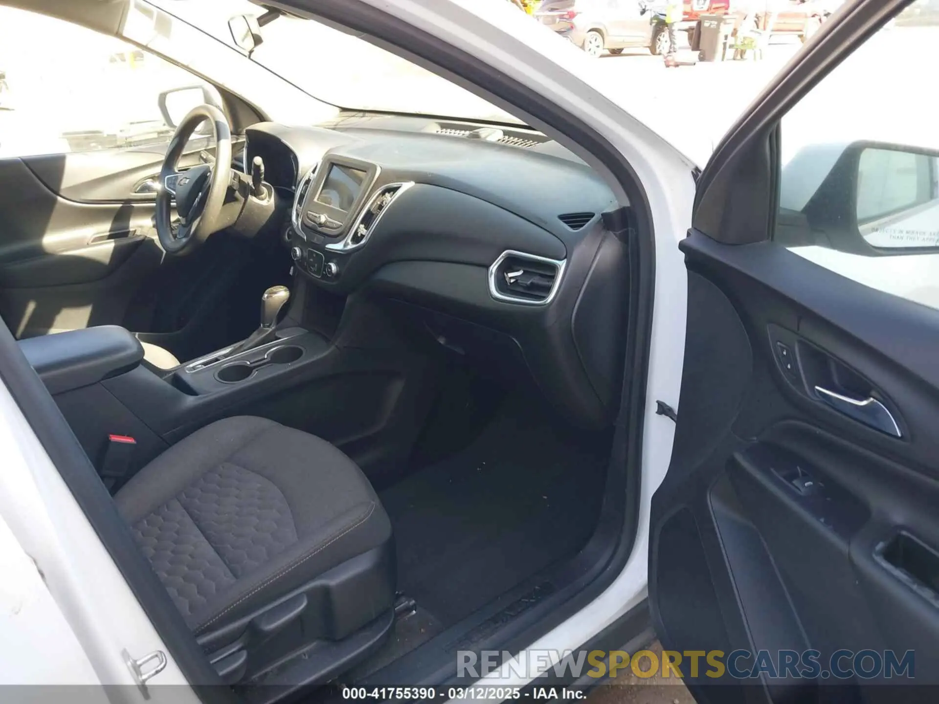 5 Photograph of a damaged car 2GNAXKEV6K6125697 CHEVROLET EQUINOX 2019