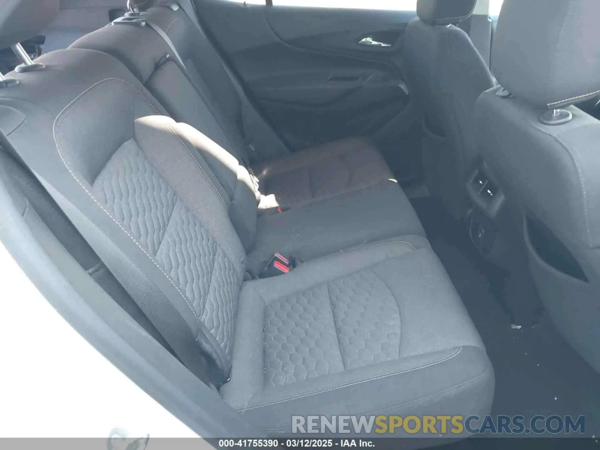 8 Photograph of a damaged car 2GNAXKEV6K6125697 CHEVROLET EQUINOX 2019