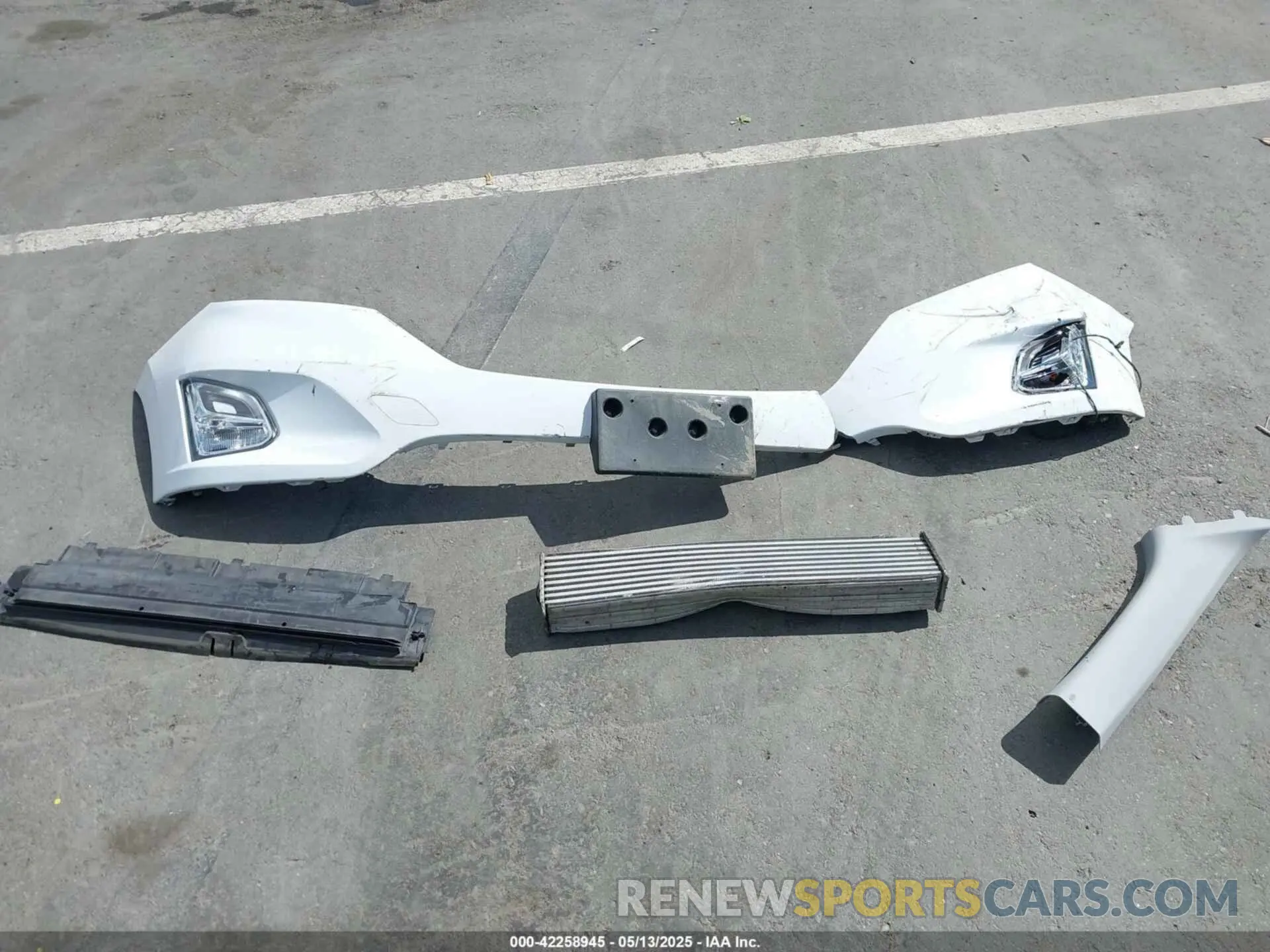 12 Photograph of a damaged car 2GNAXKEV6K6186015 CHEVROLET EQUINOX 2019