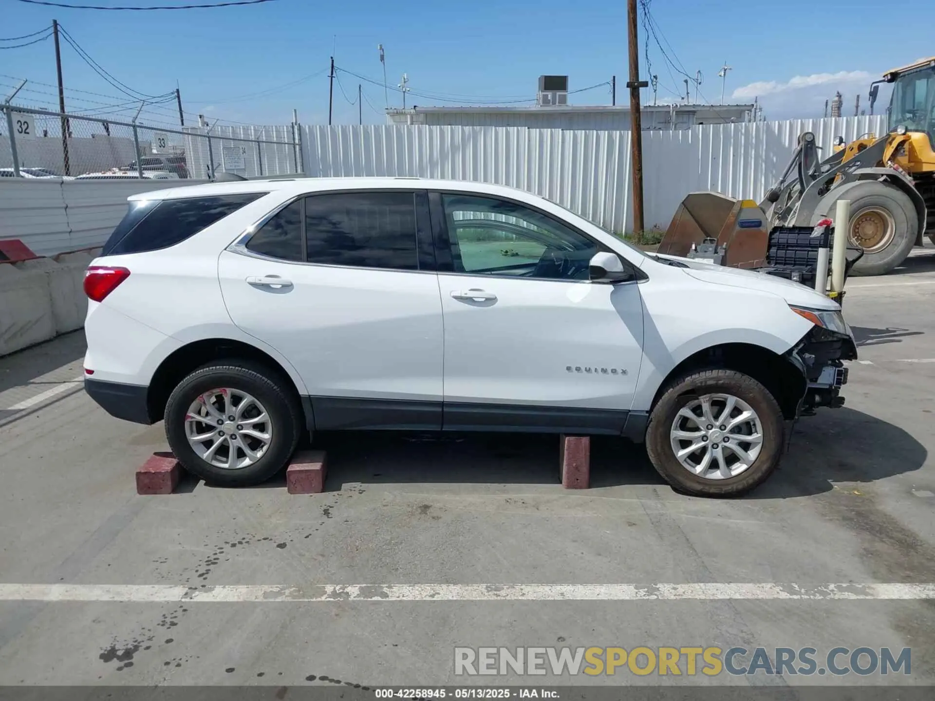 14 Photograph of a damaged car 2GNAXKEV6K6186015 CHEVROLET EQUINOX 2019