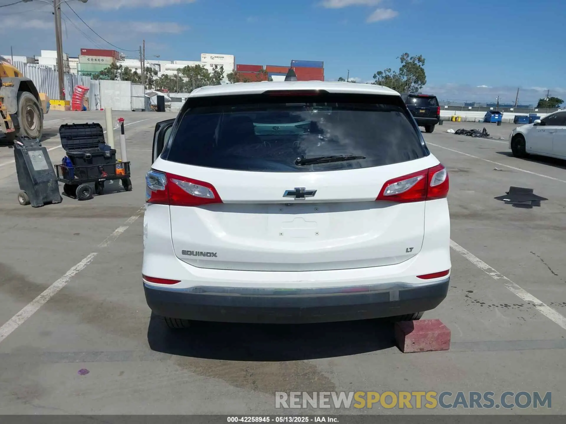 17 Photograph of a damaged car 2GNAXKEV6K6186015 CHEVROLET EQUINOX 2019