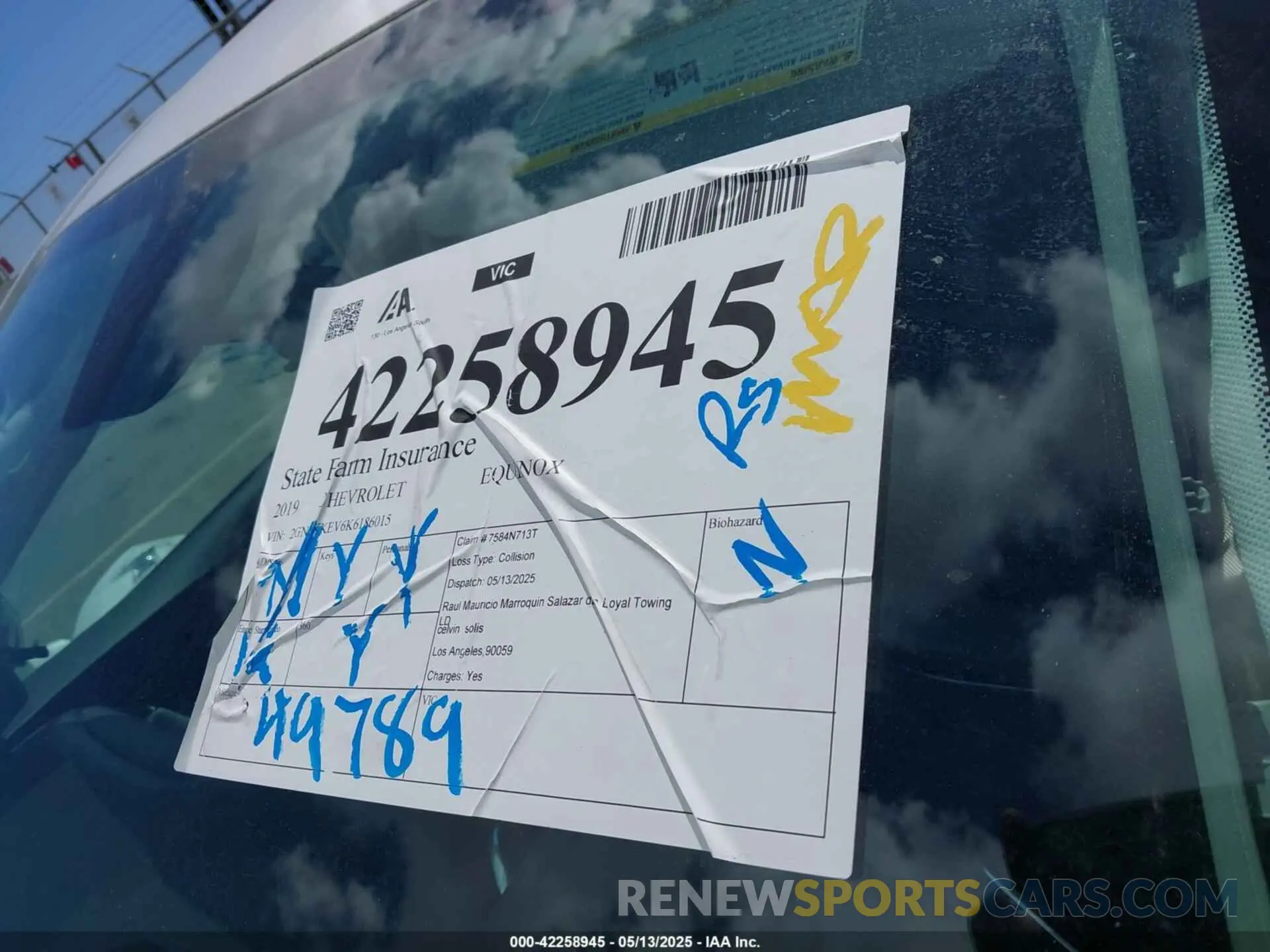 18 Photograph of a damaged car 2GNAXKEV6K6186015 CHEVROLET EQUINOX 2019