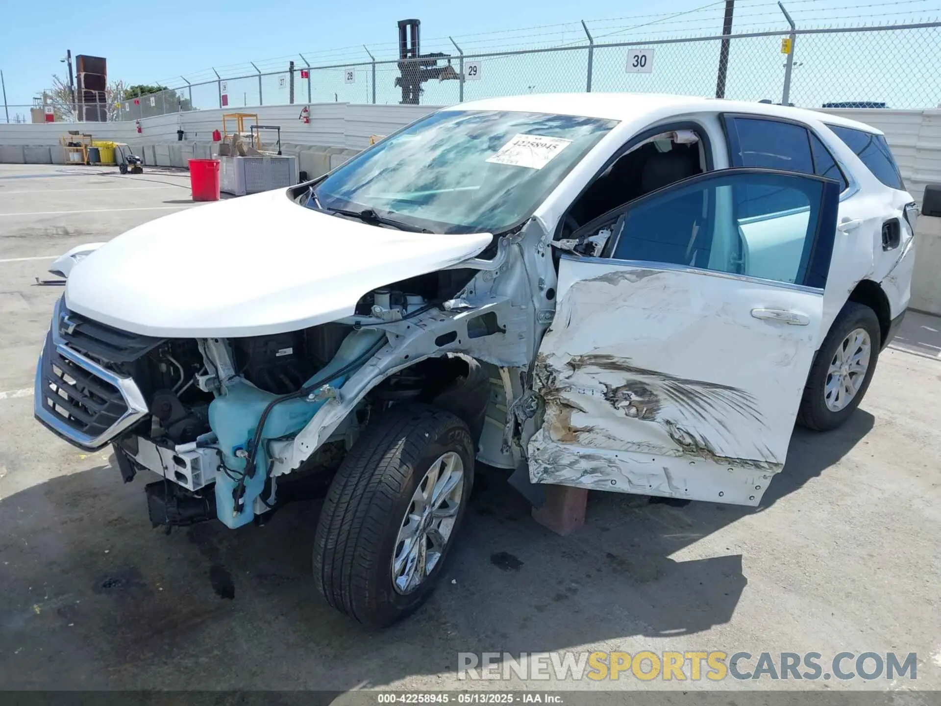 6 Photograph of a damaged car 2GNAXKEV6K6186015 CHEVROLET EQUINOX 2019