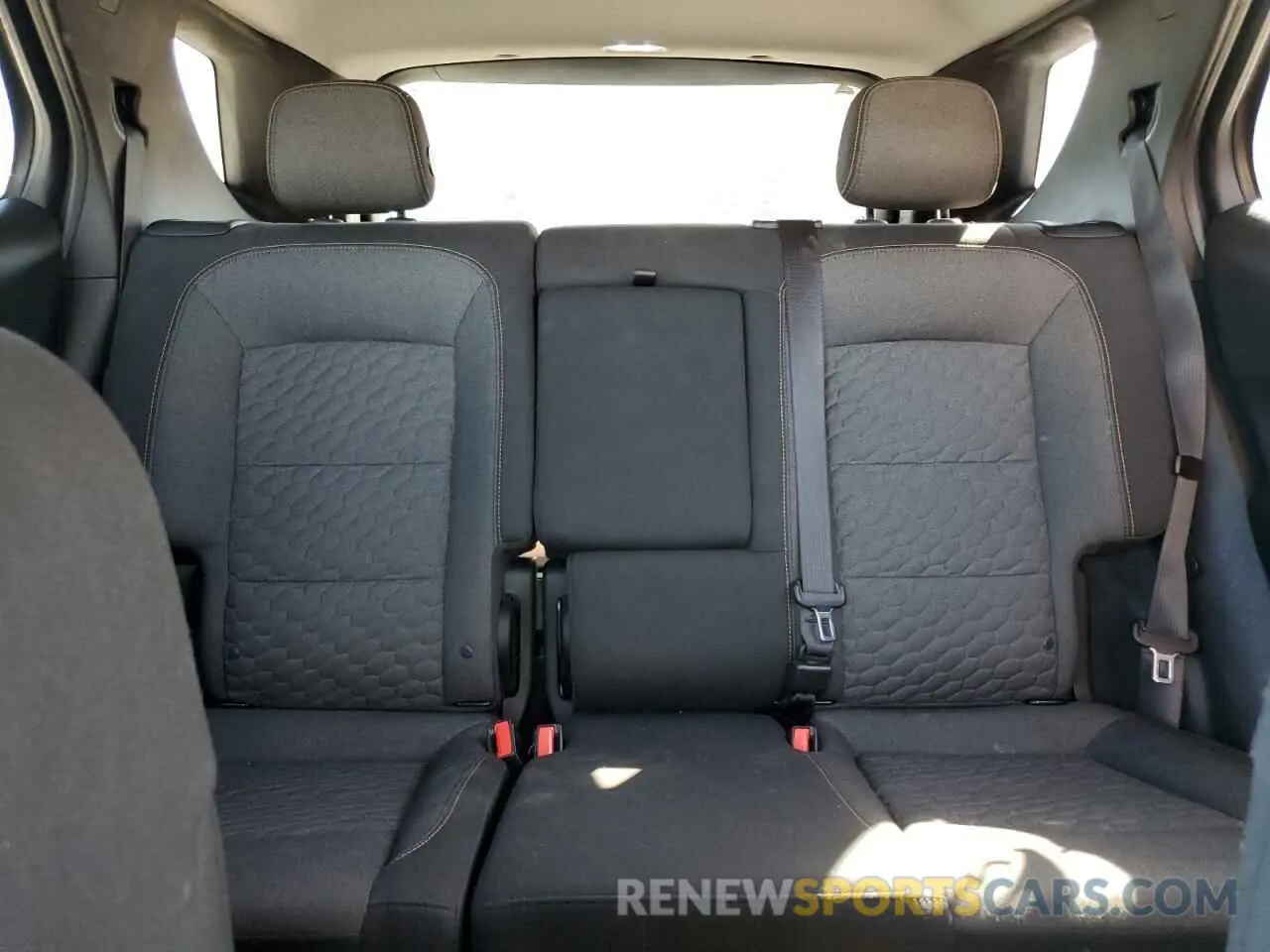 10 Photograph of a damaged car 2GNAXKEV6K6220521 CHEVROLET EQUINOX 2019