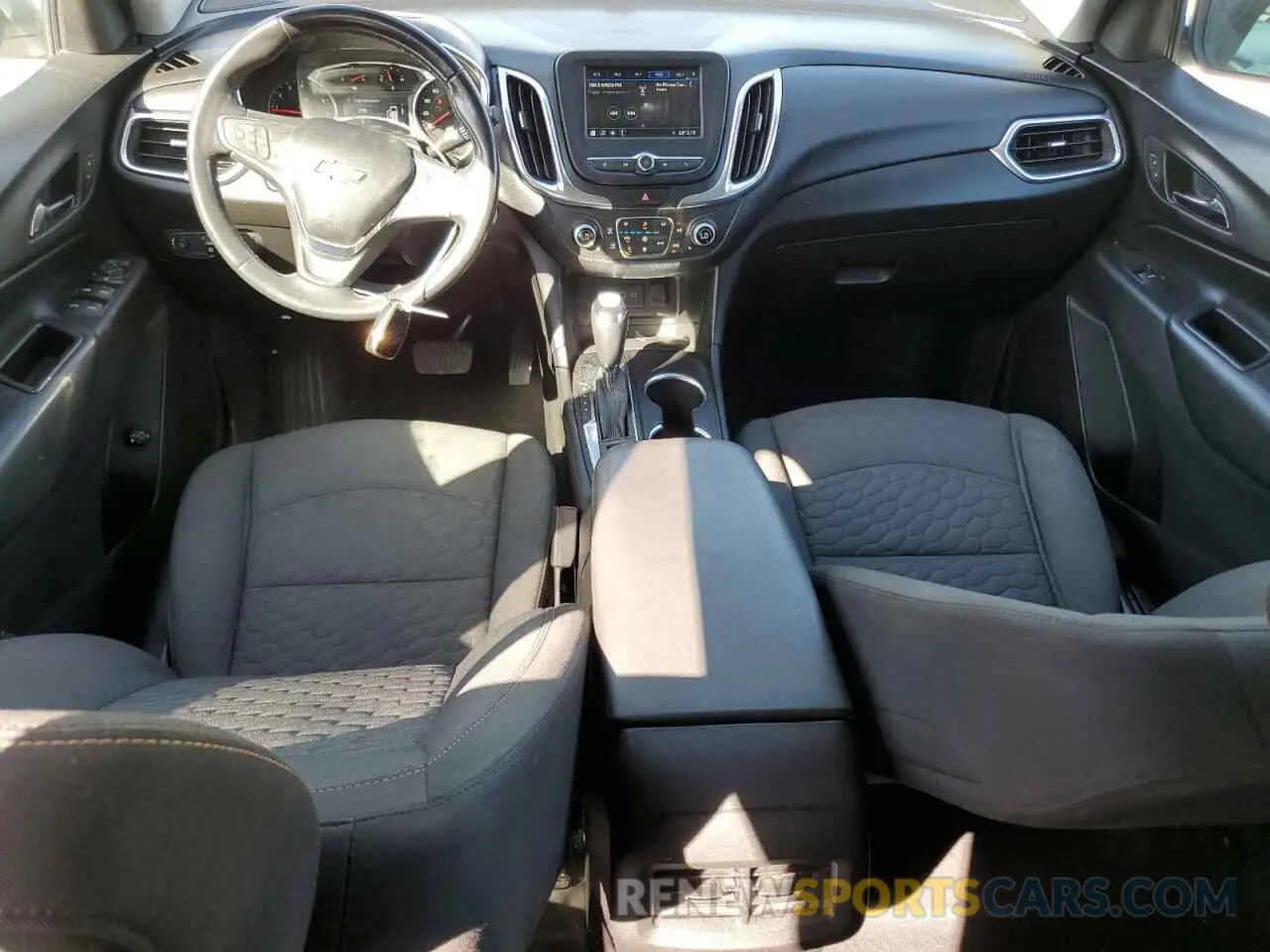 8 Photograph of a damaged car 2GNAXKEV6K6220521 CHEVROLET EQUINOX 2019