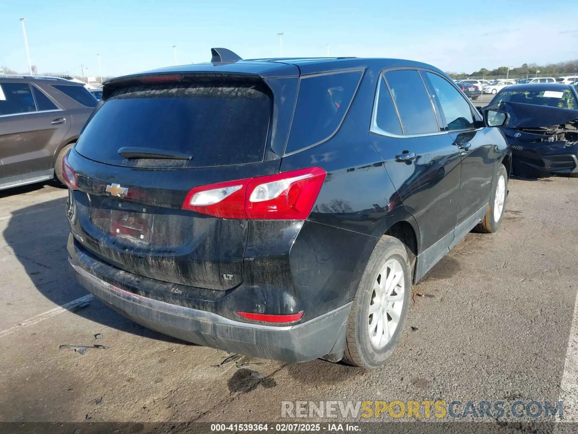 4 Photograph of a damaged car 2GNAXKEV7K6176173 CHEVROLET EQUINOX 2019