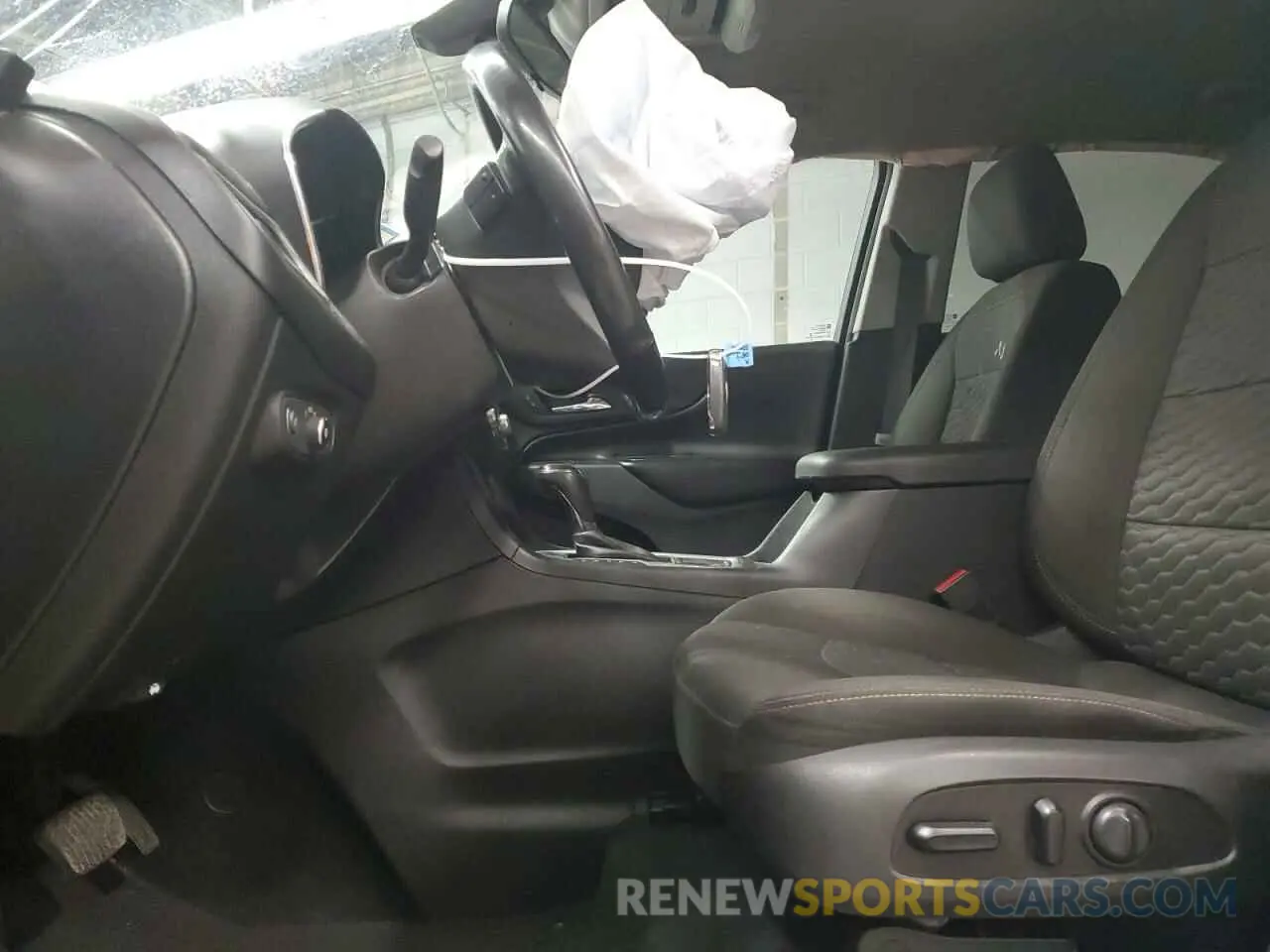7 Photograph of a damaged car 2GNAXKEV7K6207728 CHEVROLET EQUINOX 2019