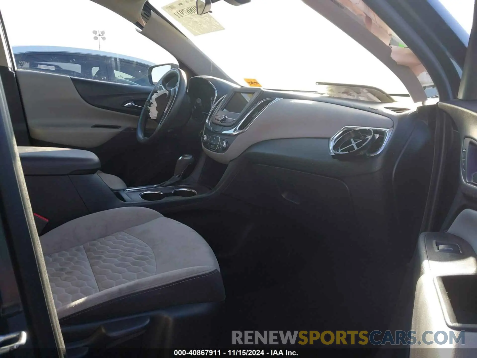 5 Photograph of a damaged car 2GNAXKEV7K6210595 CHEVROLET EQUINOX 2019