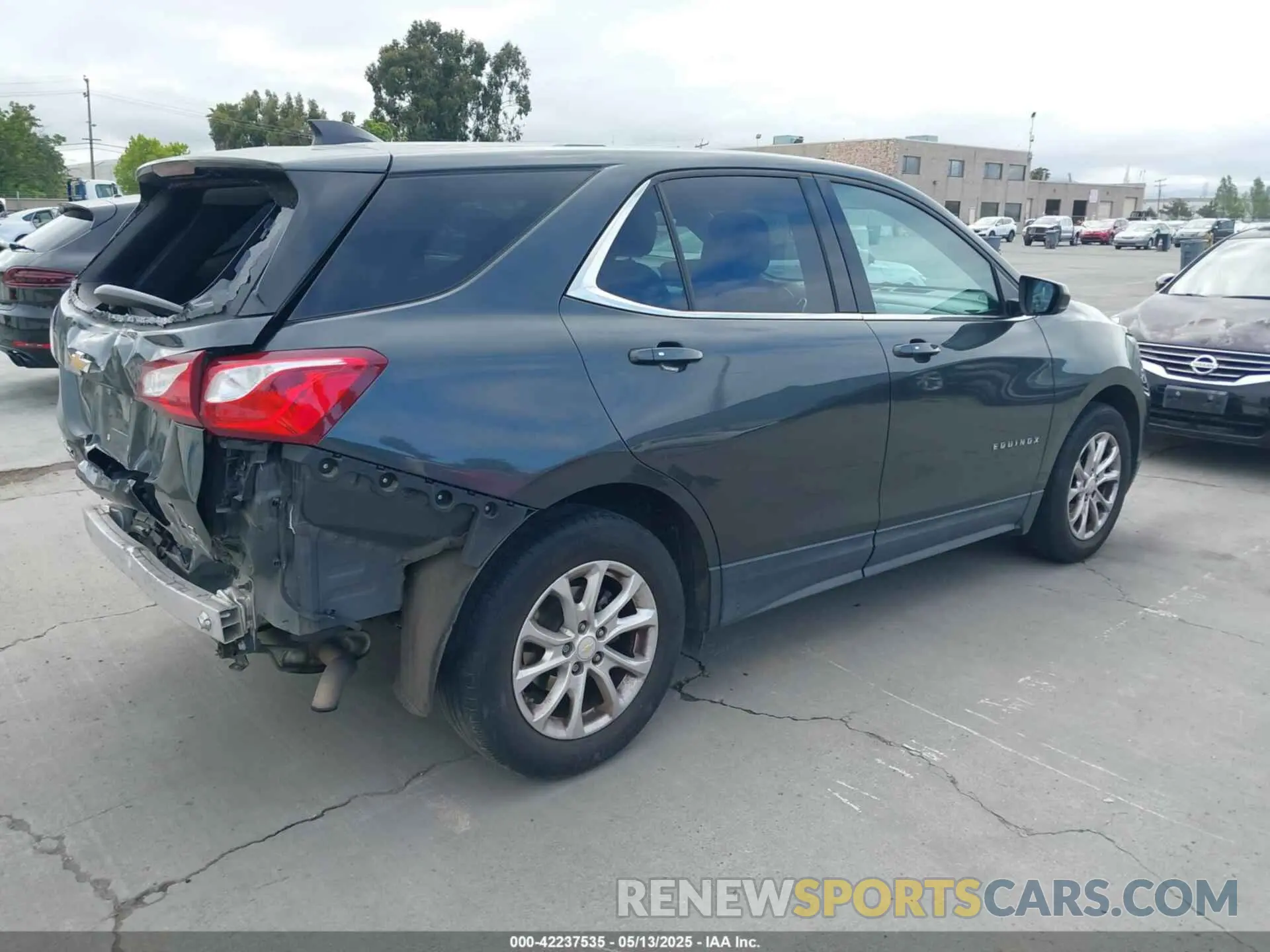 4 Фотография поврежденного автомобиля 2GNAXKEV8K6142985 CHEVROLET EQUINOX 2019