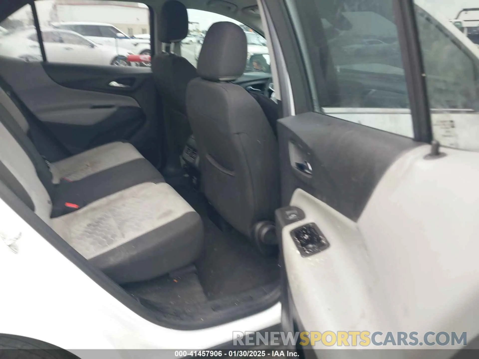 8 Фотография поврежденного автомобиля 2GNAXKEV9K6186669 CHEVROLET EQUINOX 2019